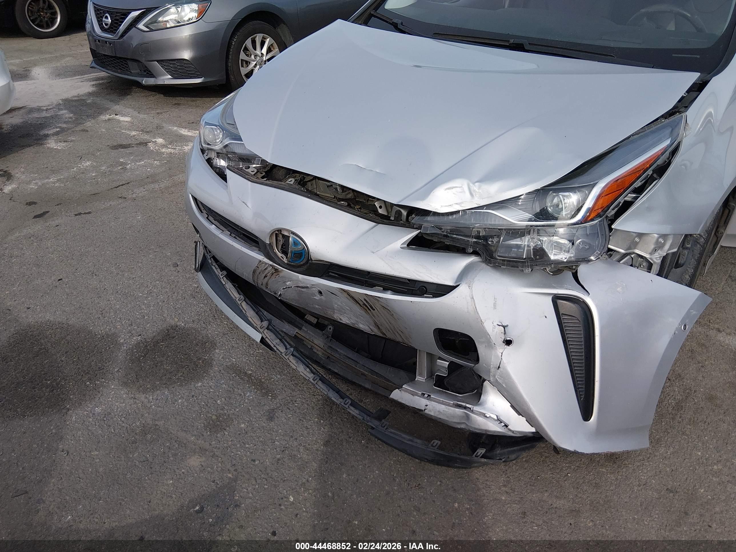 TOYOTA PRIUS image 6