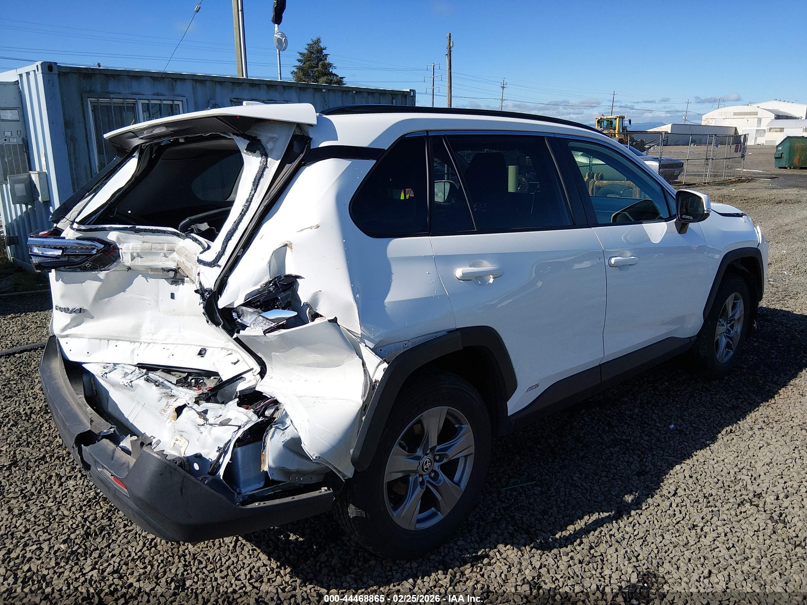 TOYOTA RAV4 image 4