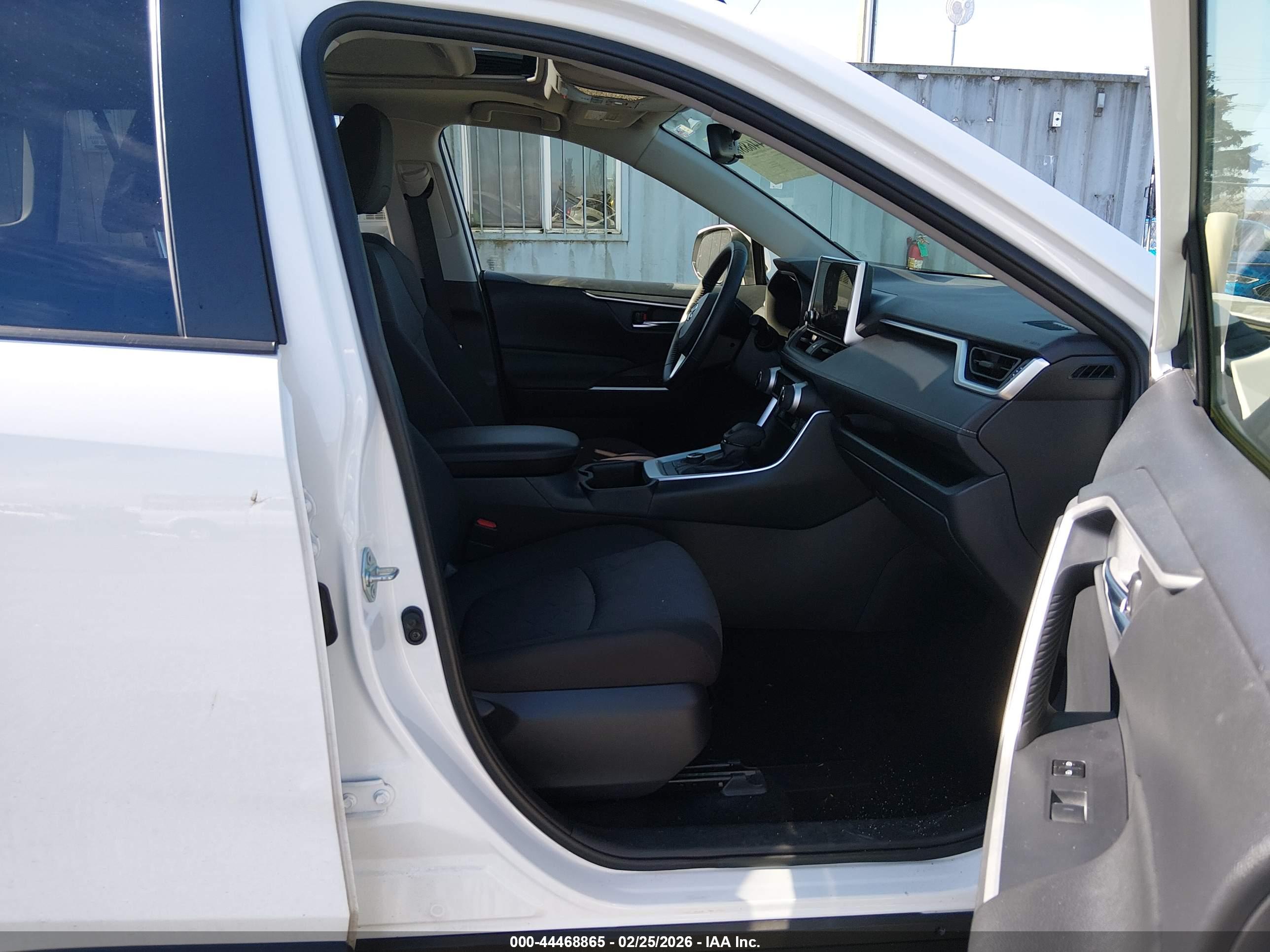 TOYOTA RAV4 image 5