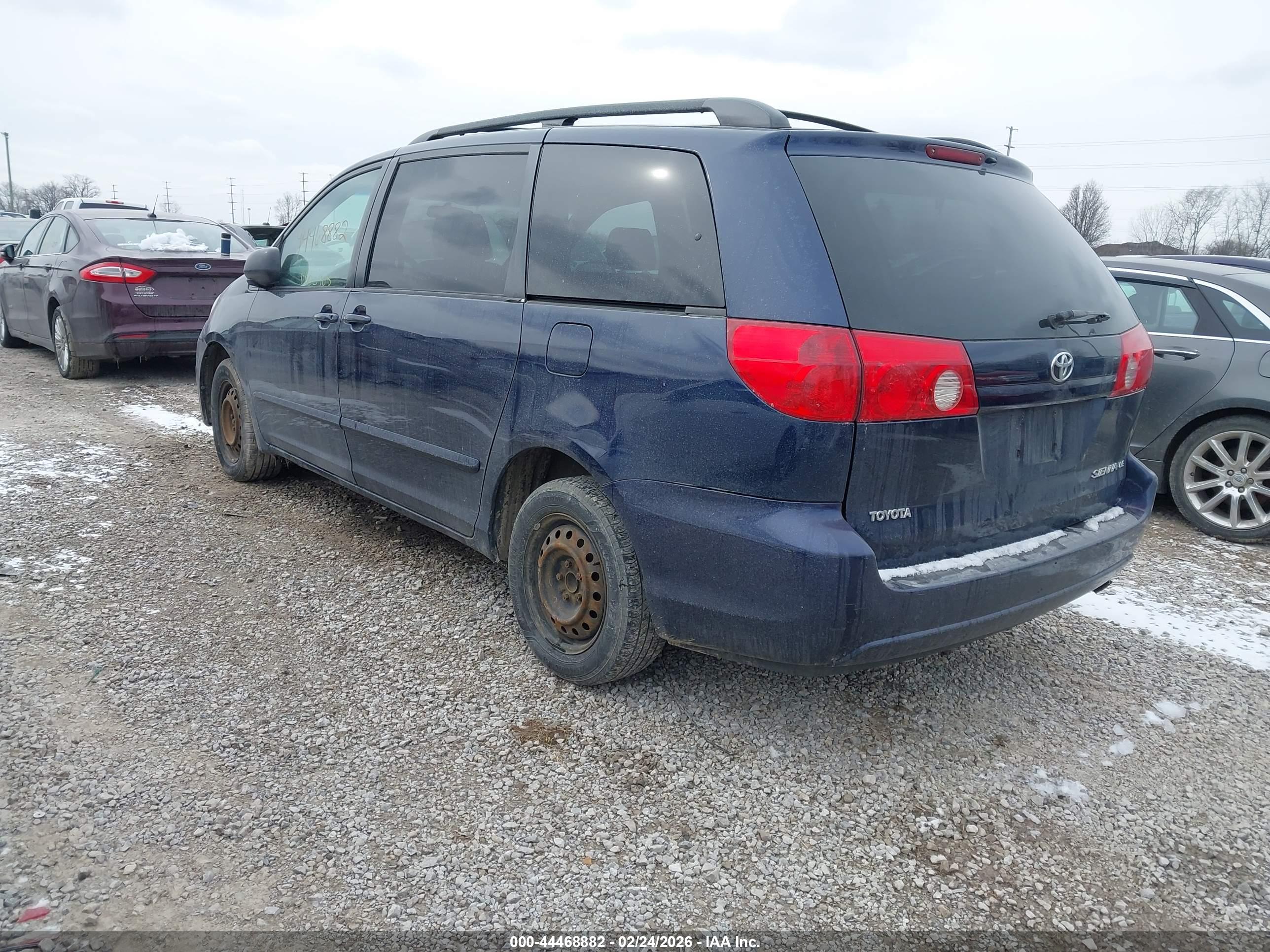 TOYOTA SIENNA image 3