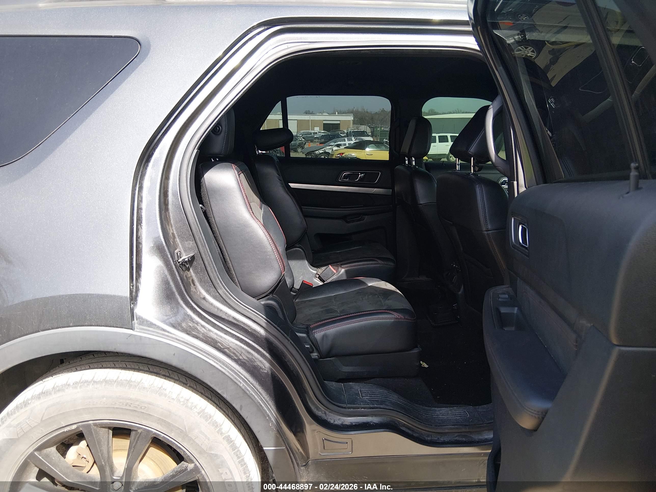 FORD EXPLORER image 8