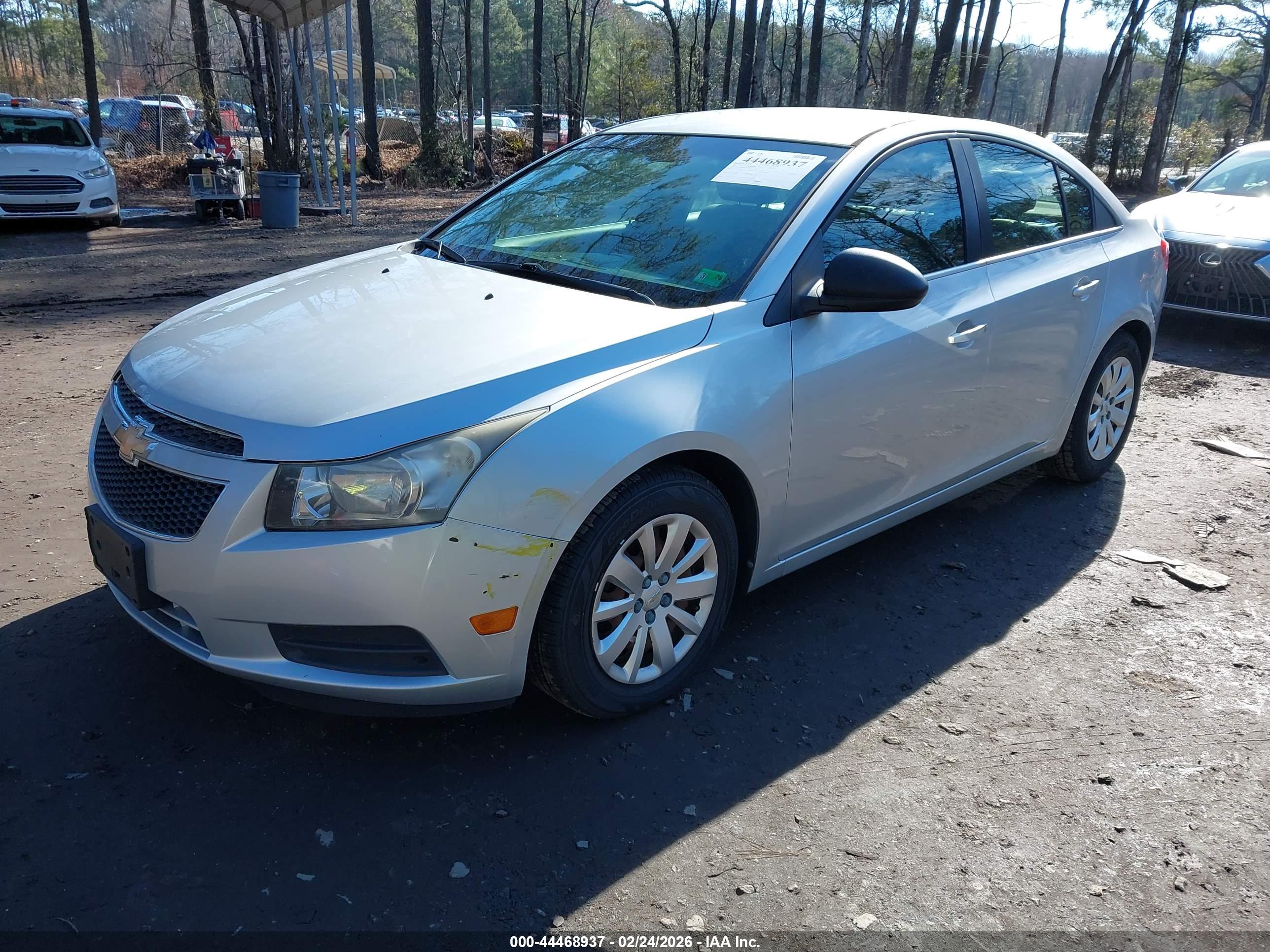 CHEVROLET CRUZE image 2