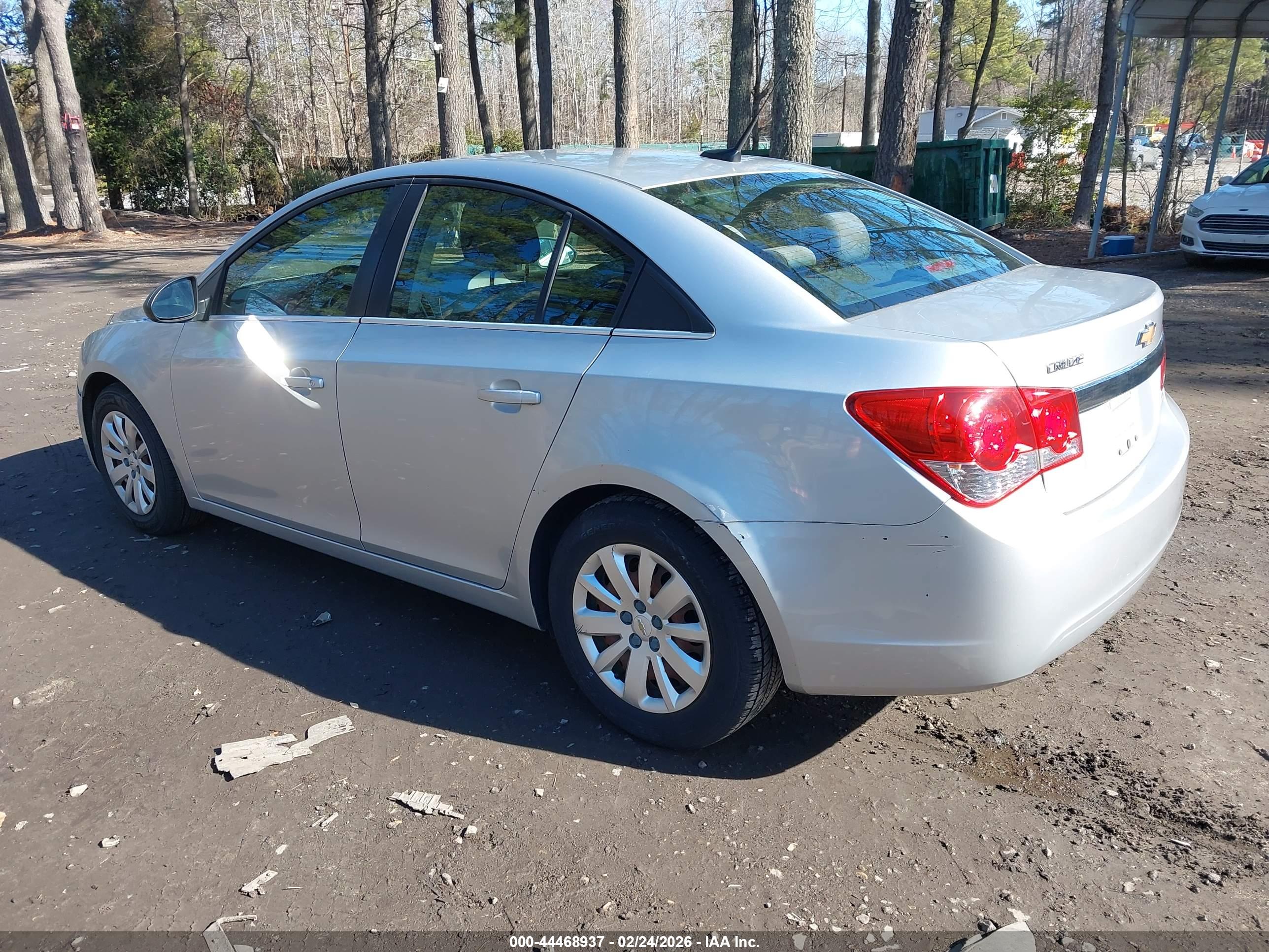 CHEVROLET CRUZE image 3