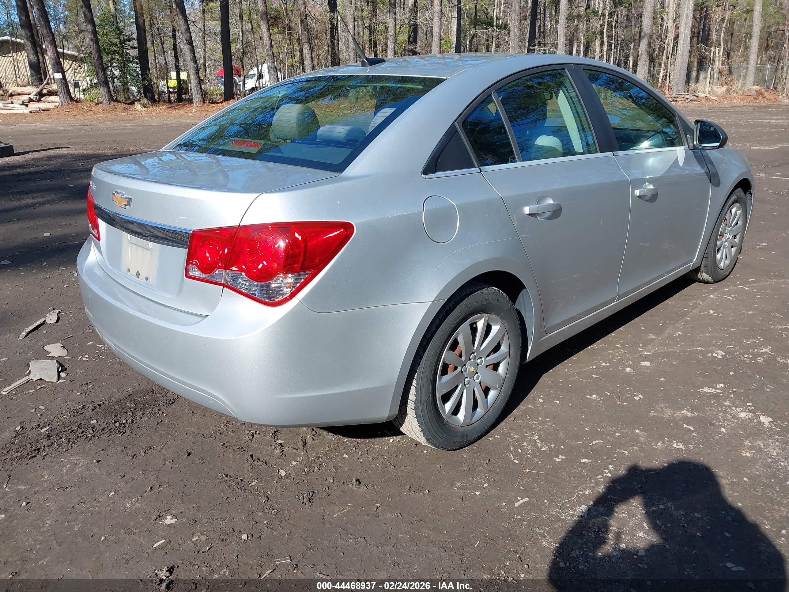 CHEVROLET CRUZE image 4