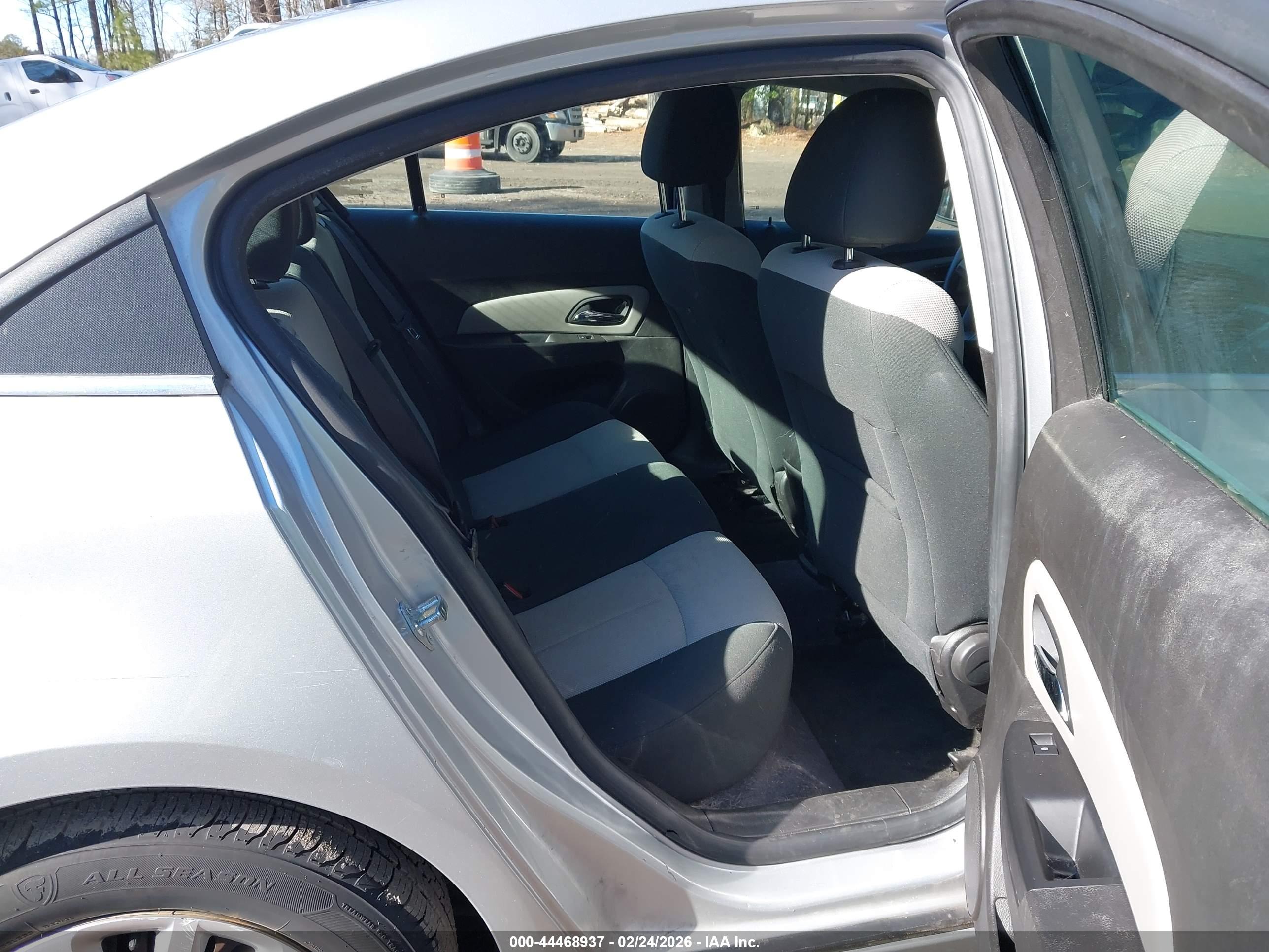 CHEVROLET CRUZE image 8