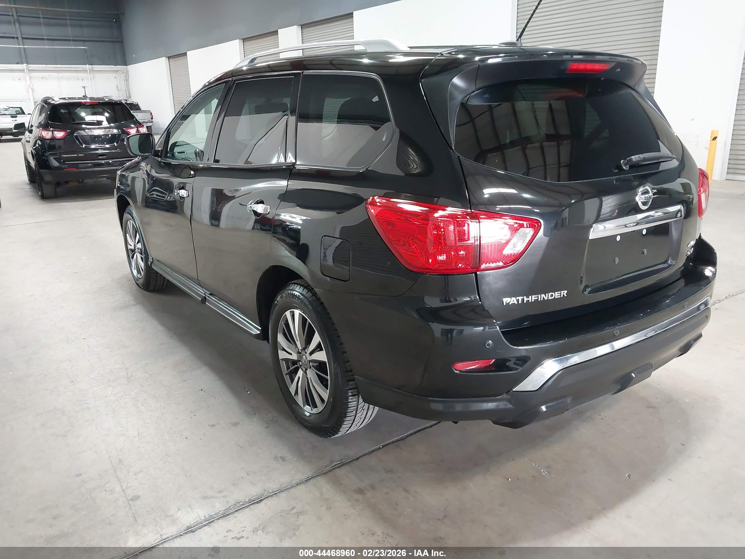 NISSAN PATHFINDER image 3