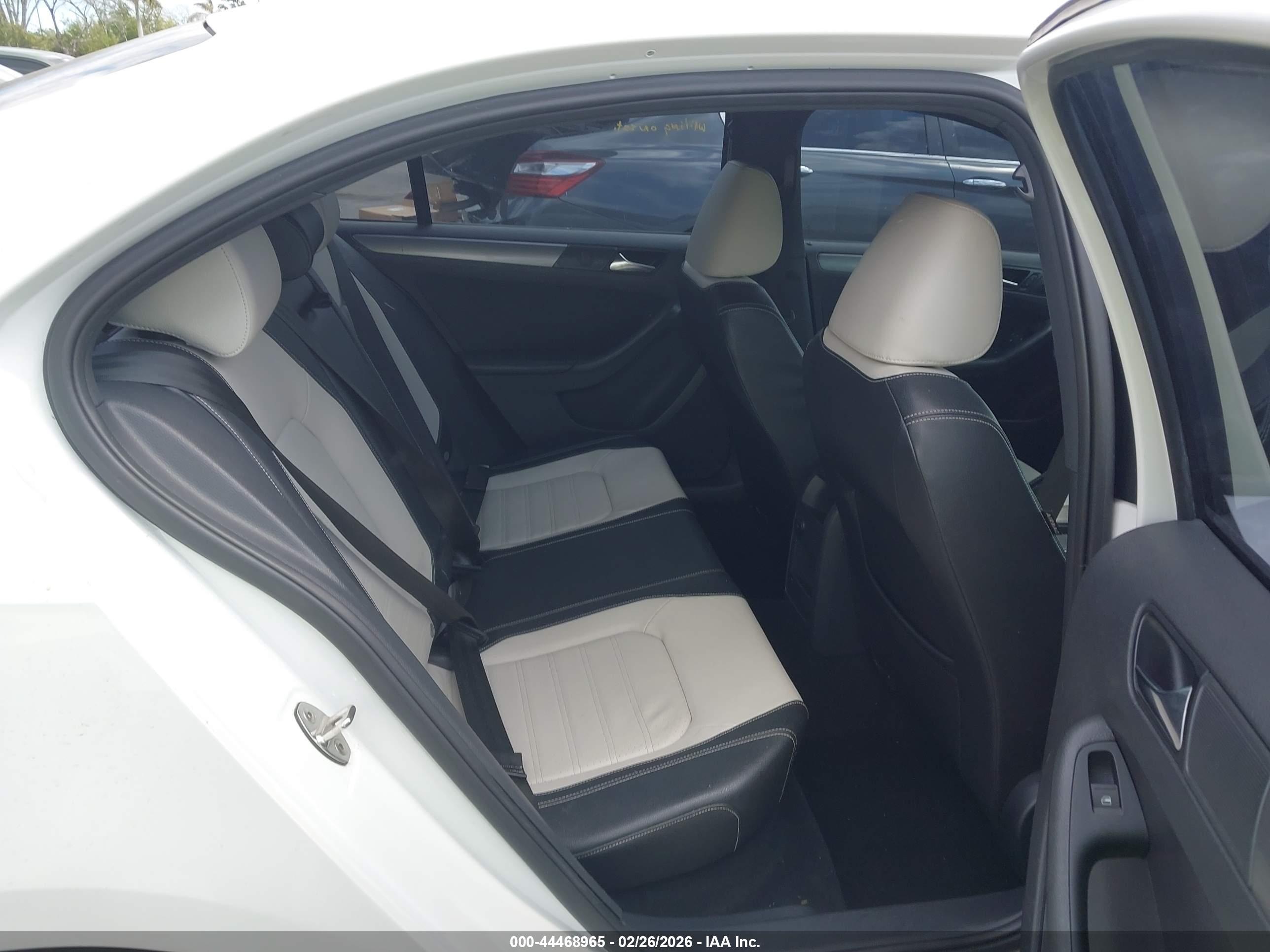 VOLKSWAGEN JETTA image 8
