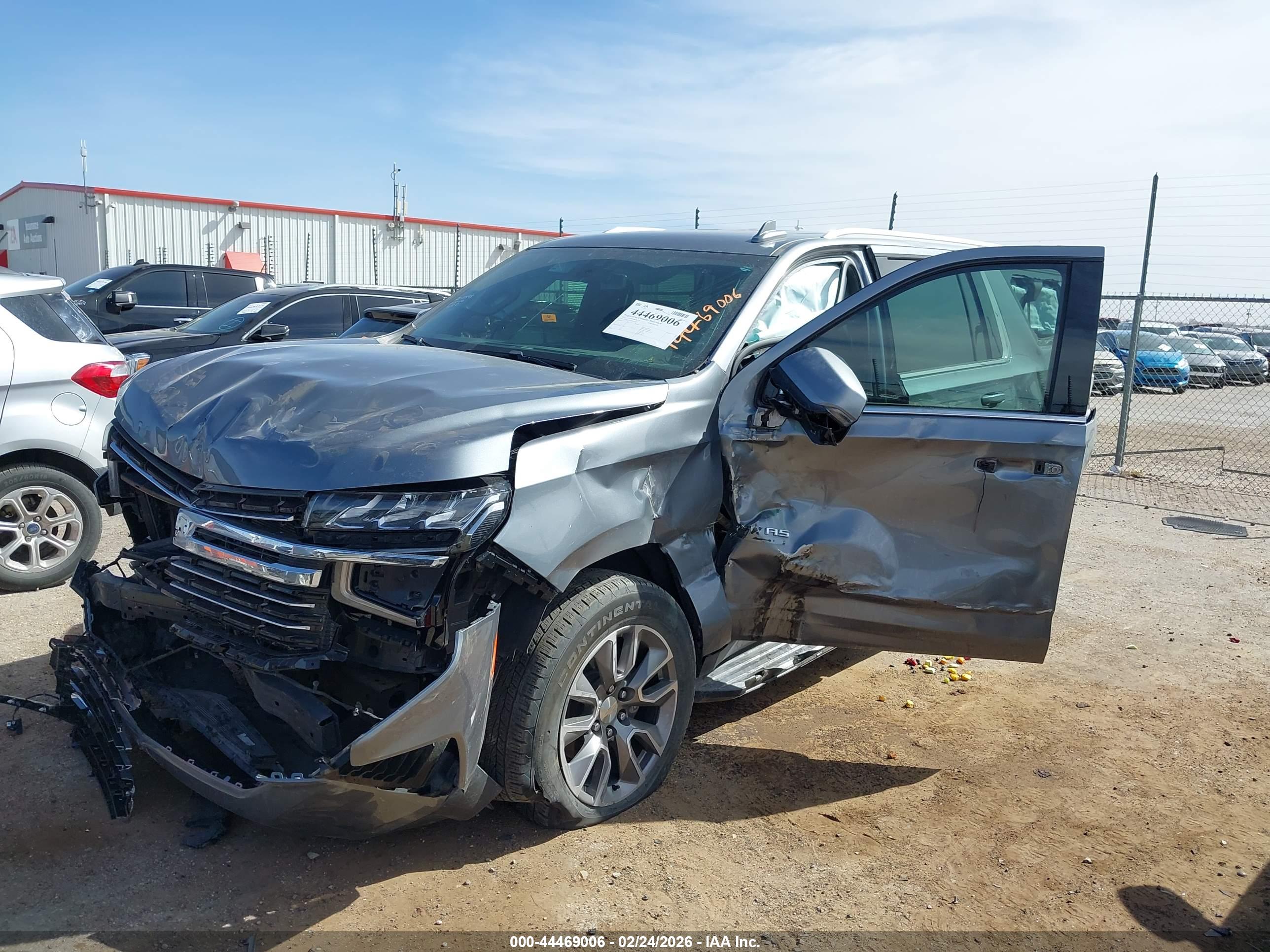 CHEVROLET SUBURBAN image 2