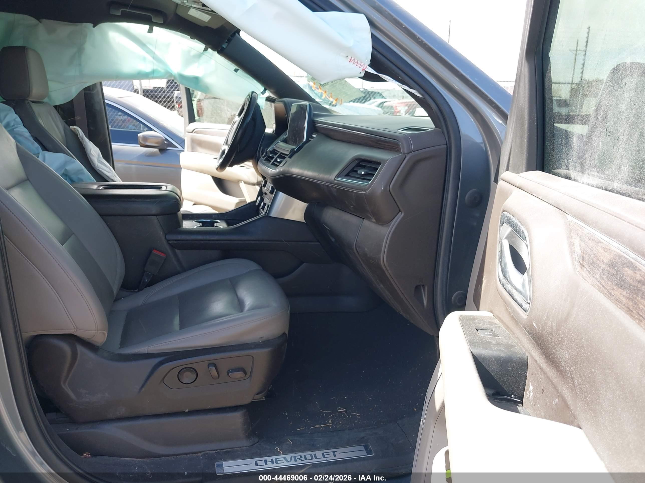 CHEVROLET SUBURBAN image 5