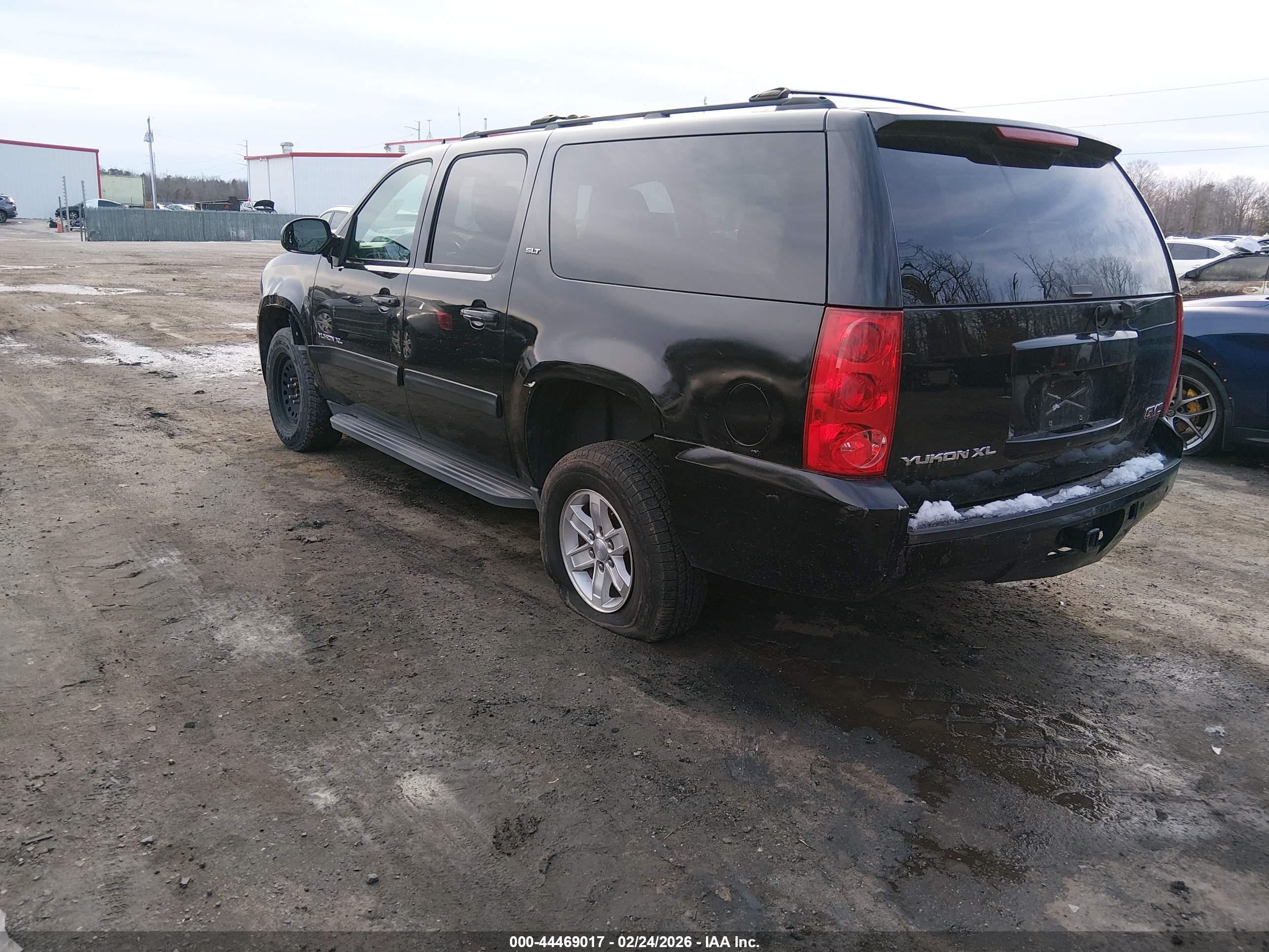 GMC YUKON image 3
