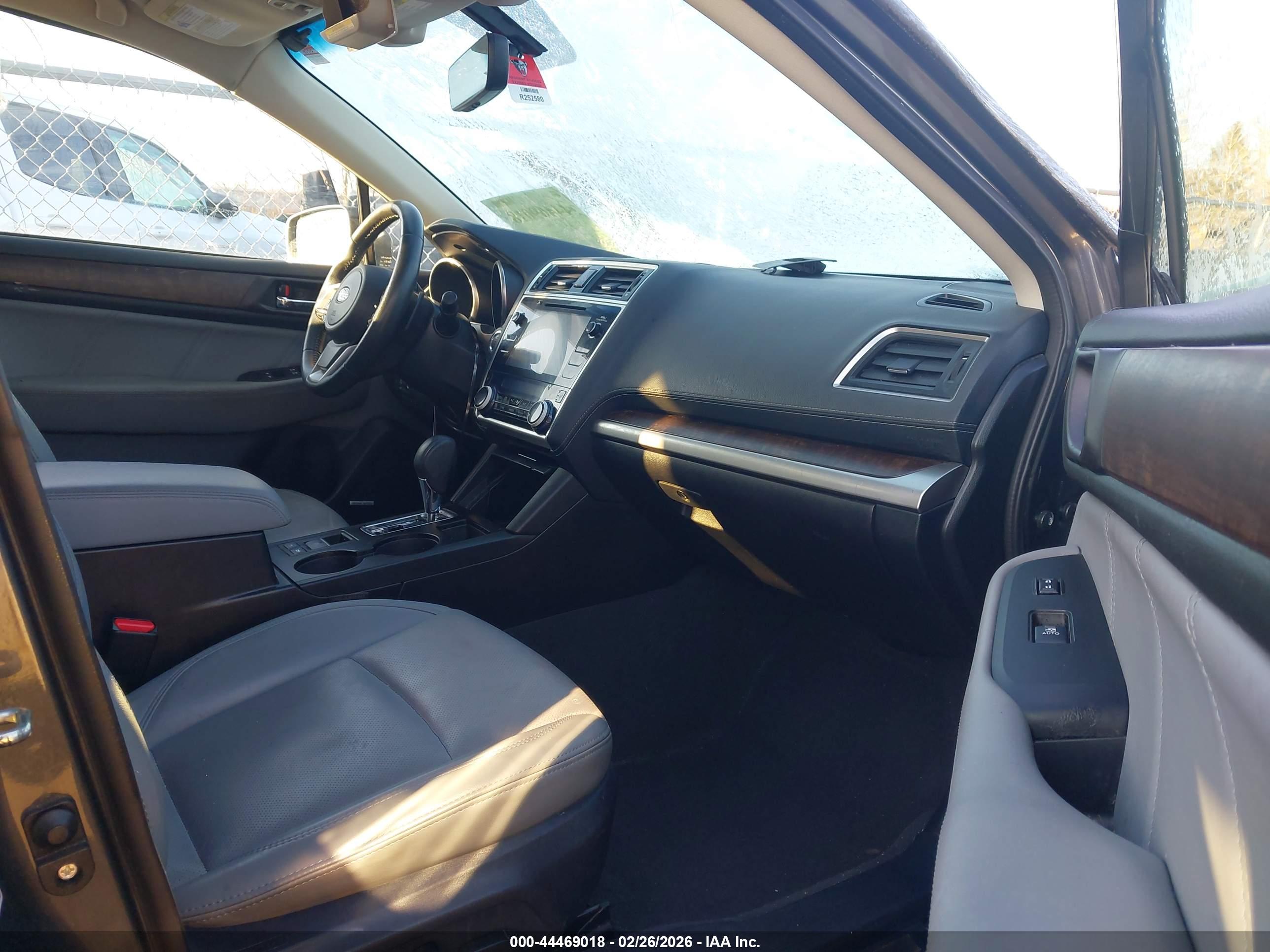 SUBARU OUTBACK image 5