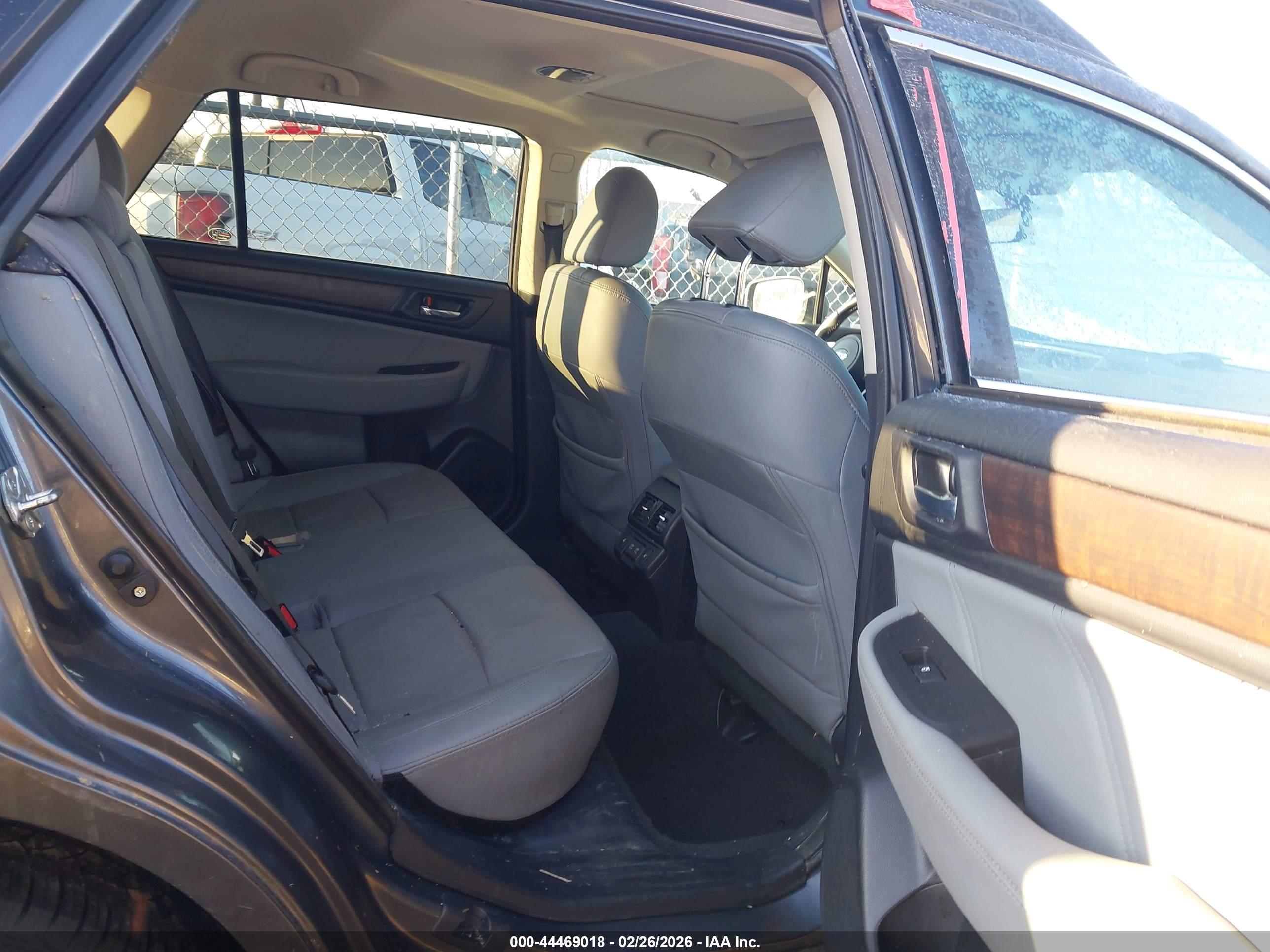SUBARU OUTBACK image 8