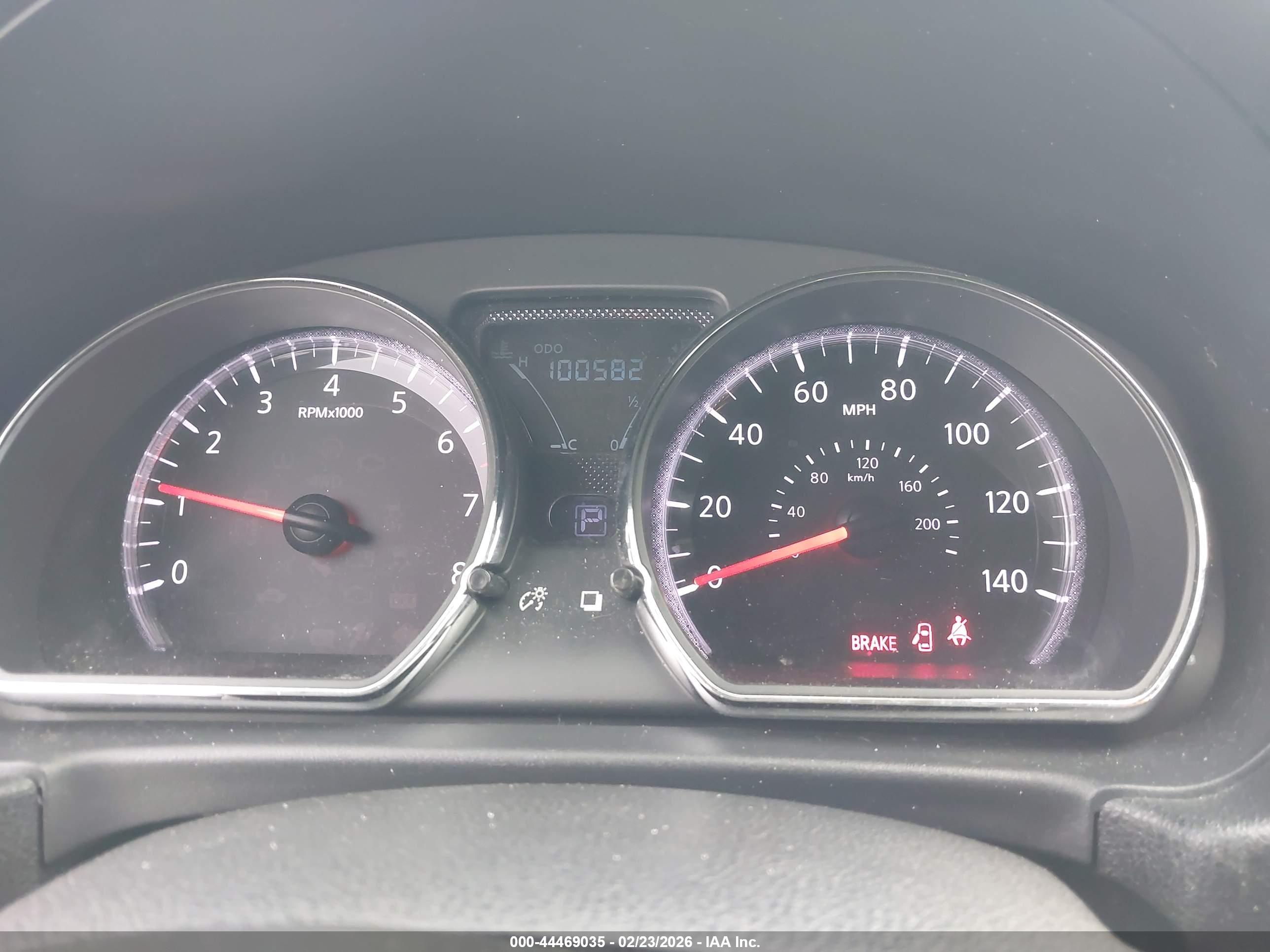 NISSAN VERSA image 7