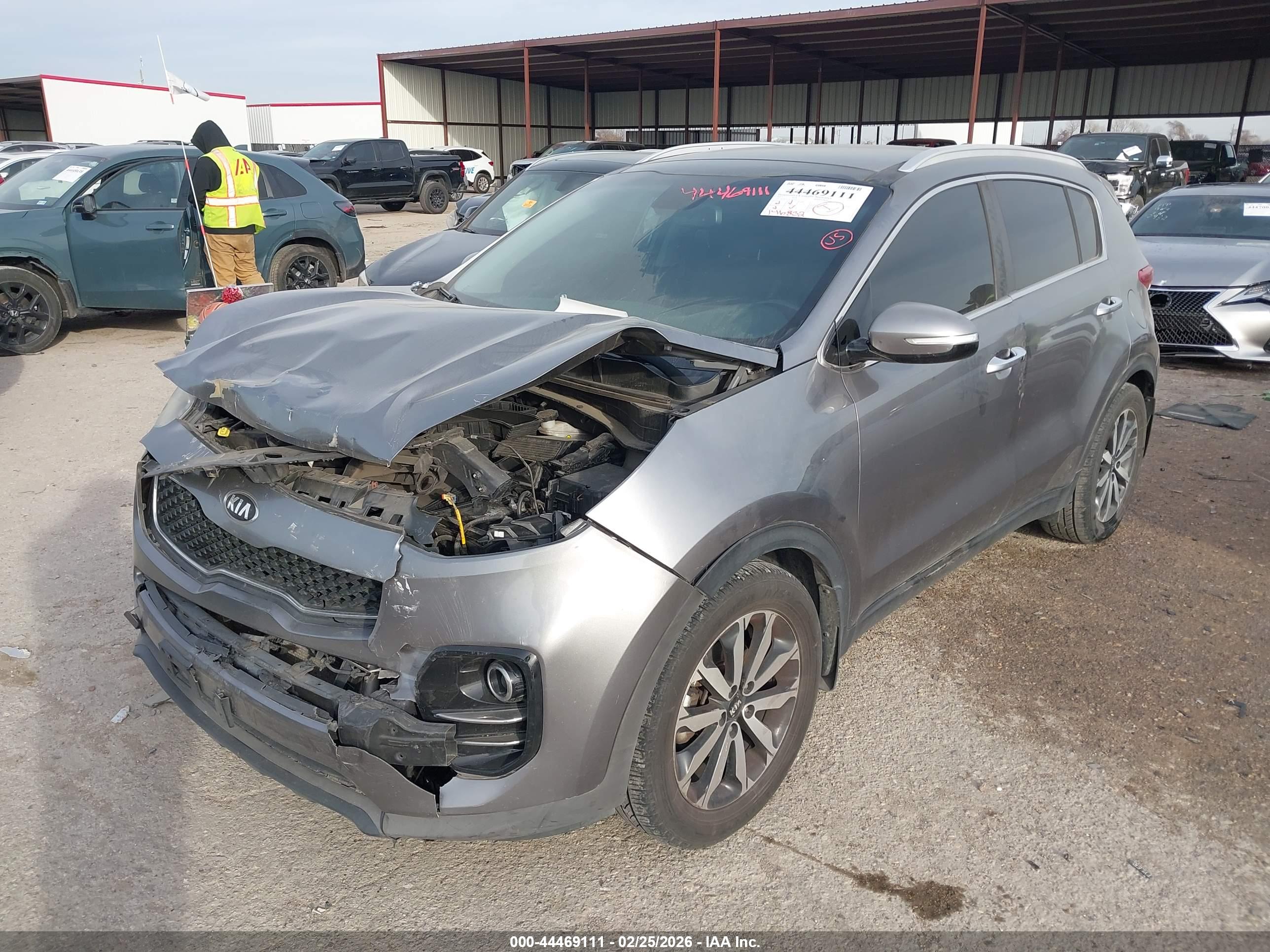 KIA SPORTAGE image 2