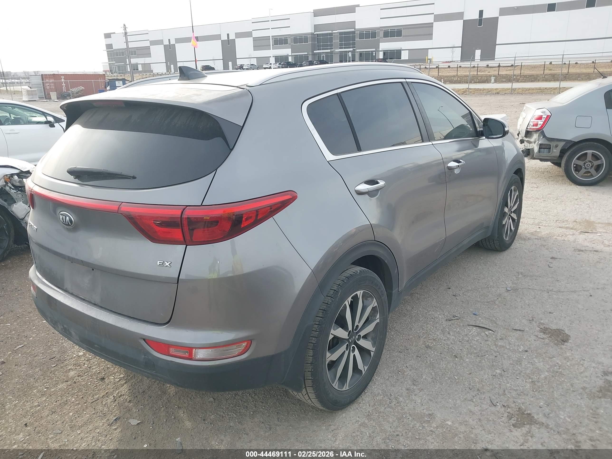 KIA SPORTAGE image 4