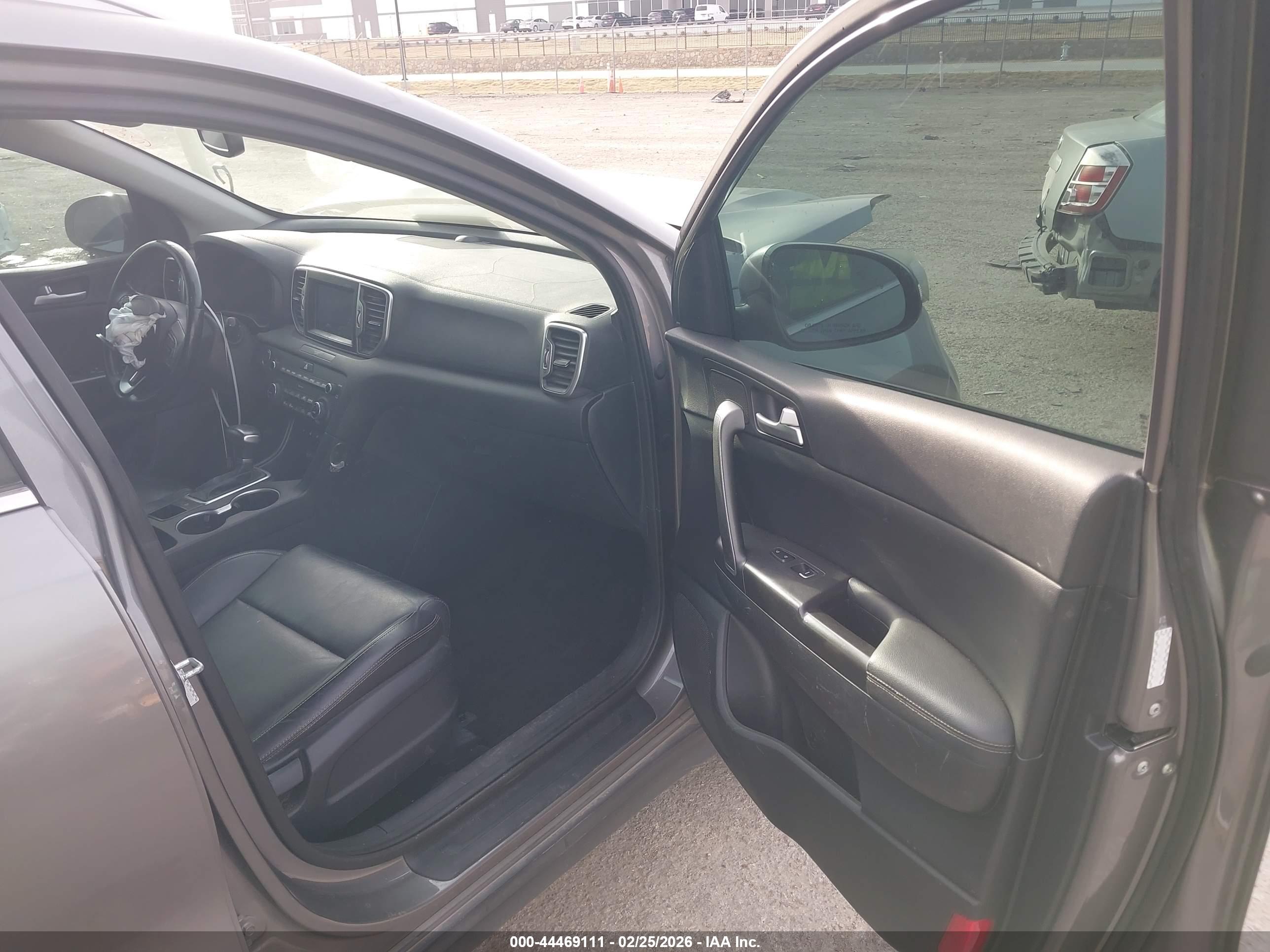 KIA SPORTAGE image 5