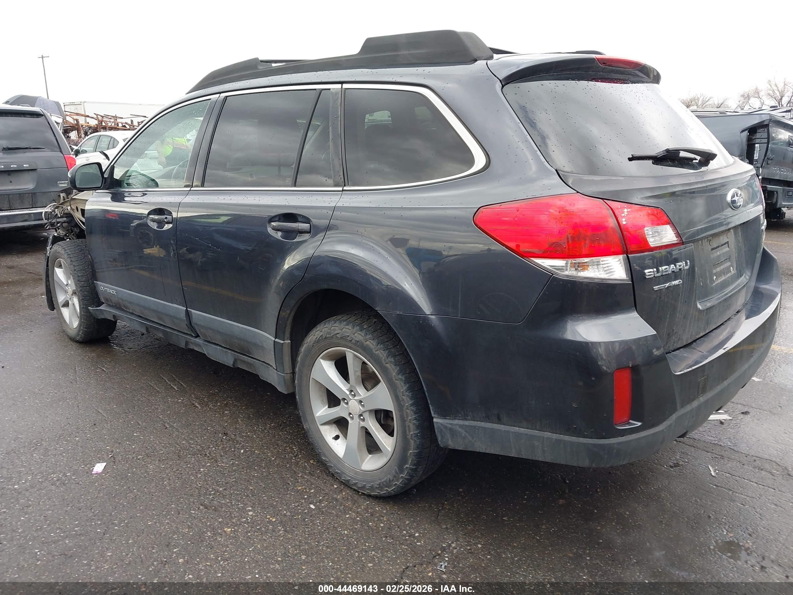 SUBARU OUTBACK image 3