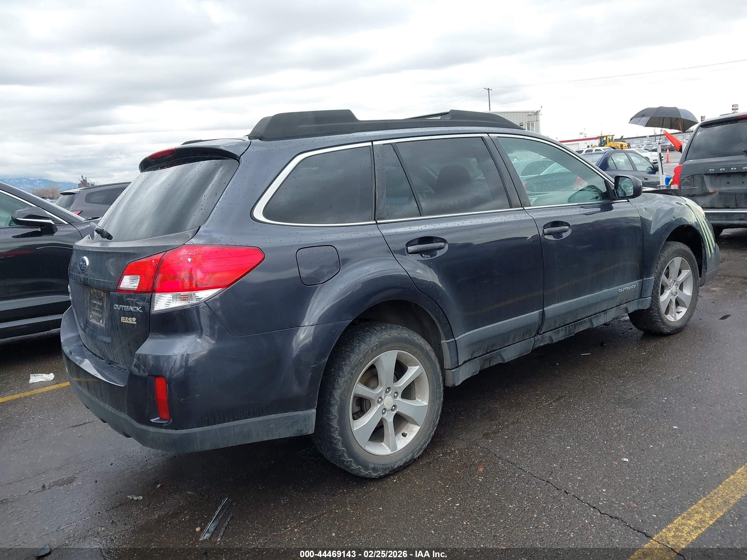 SUBARU OUTBACK image 4