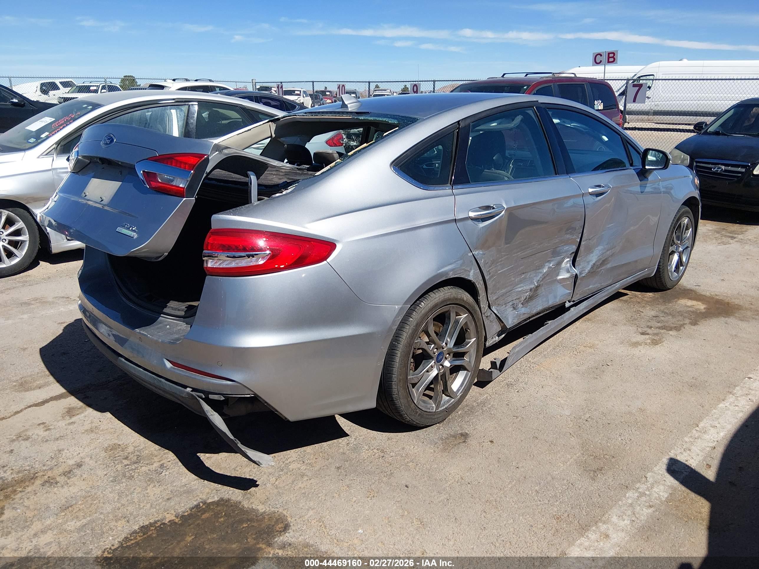 FORD FUSION image 4