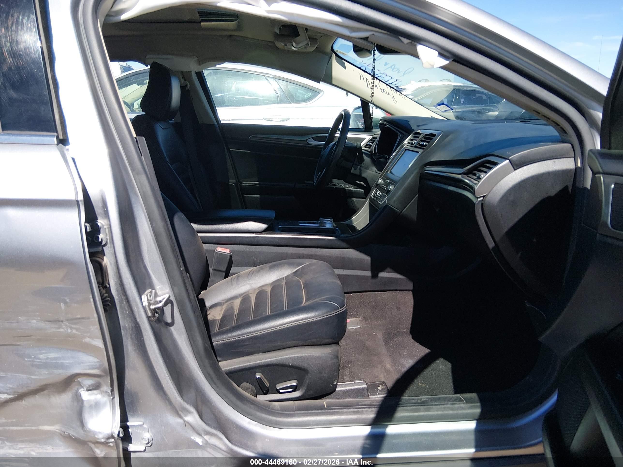 FORD FUSION image 5