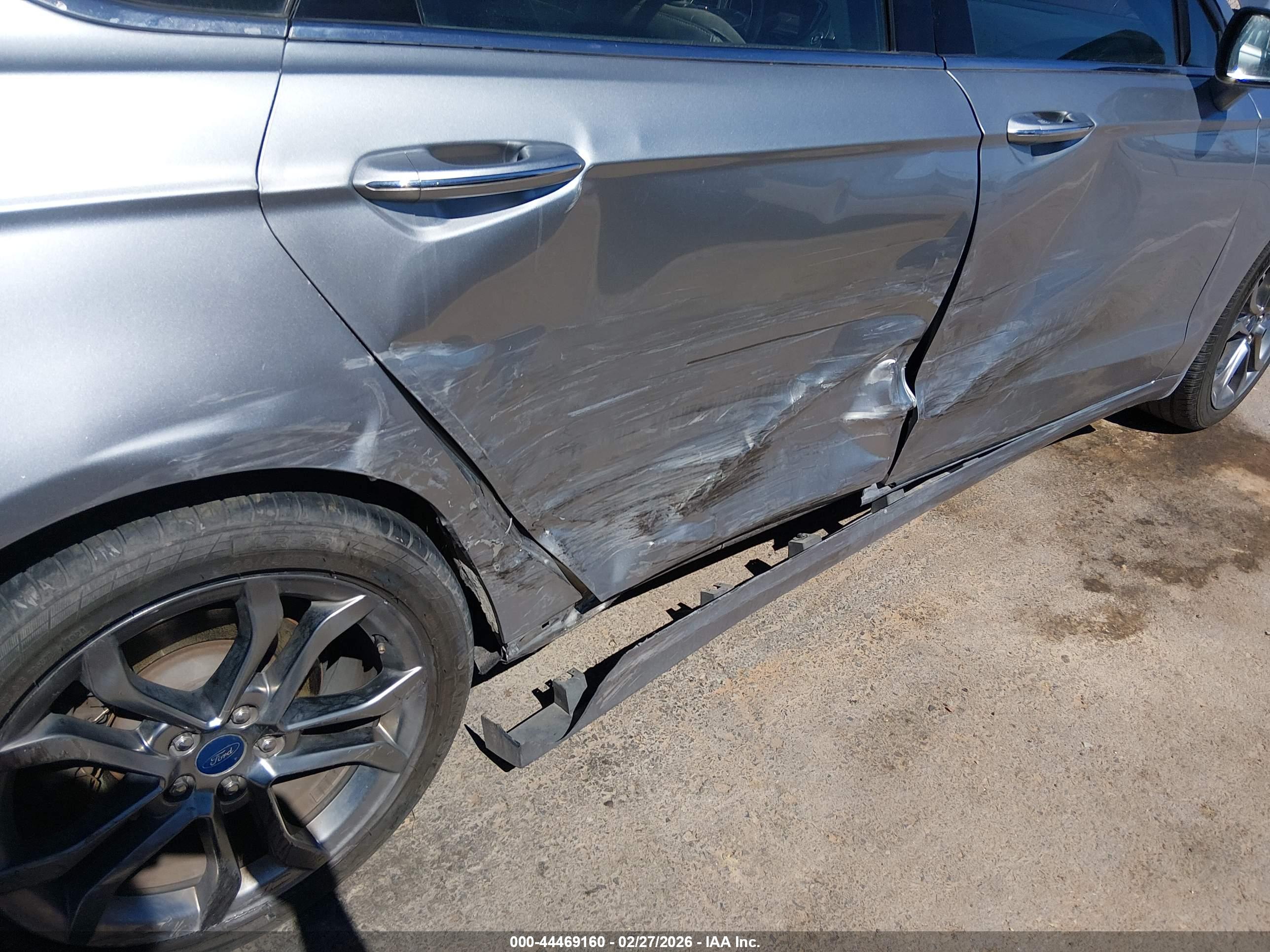 FORD FUSION image 6
