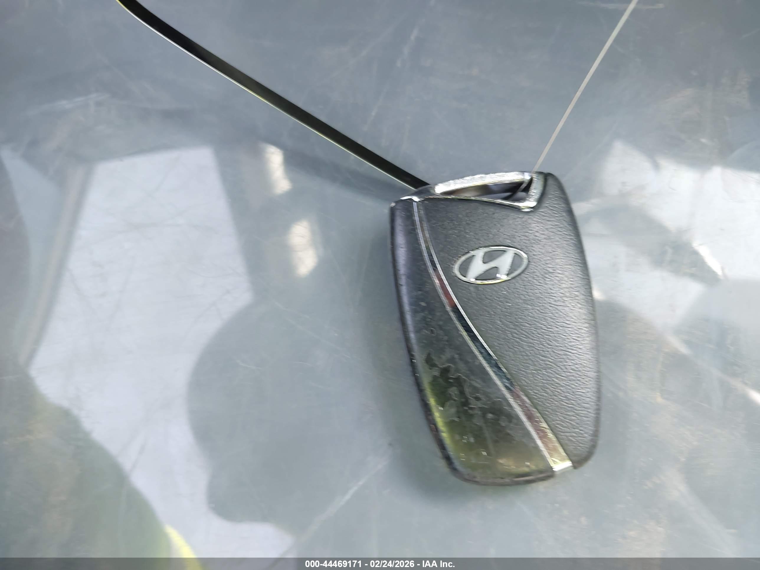 HYUNDAI SANTA image 11