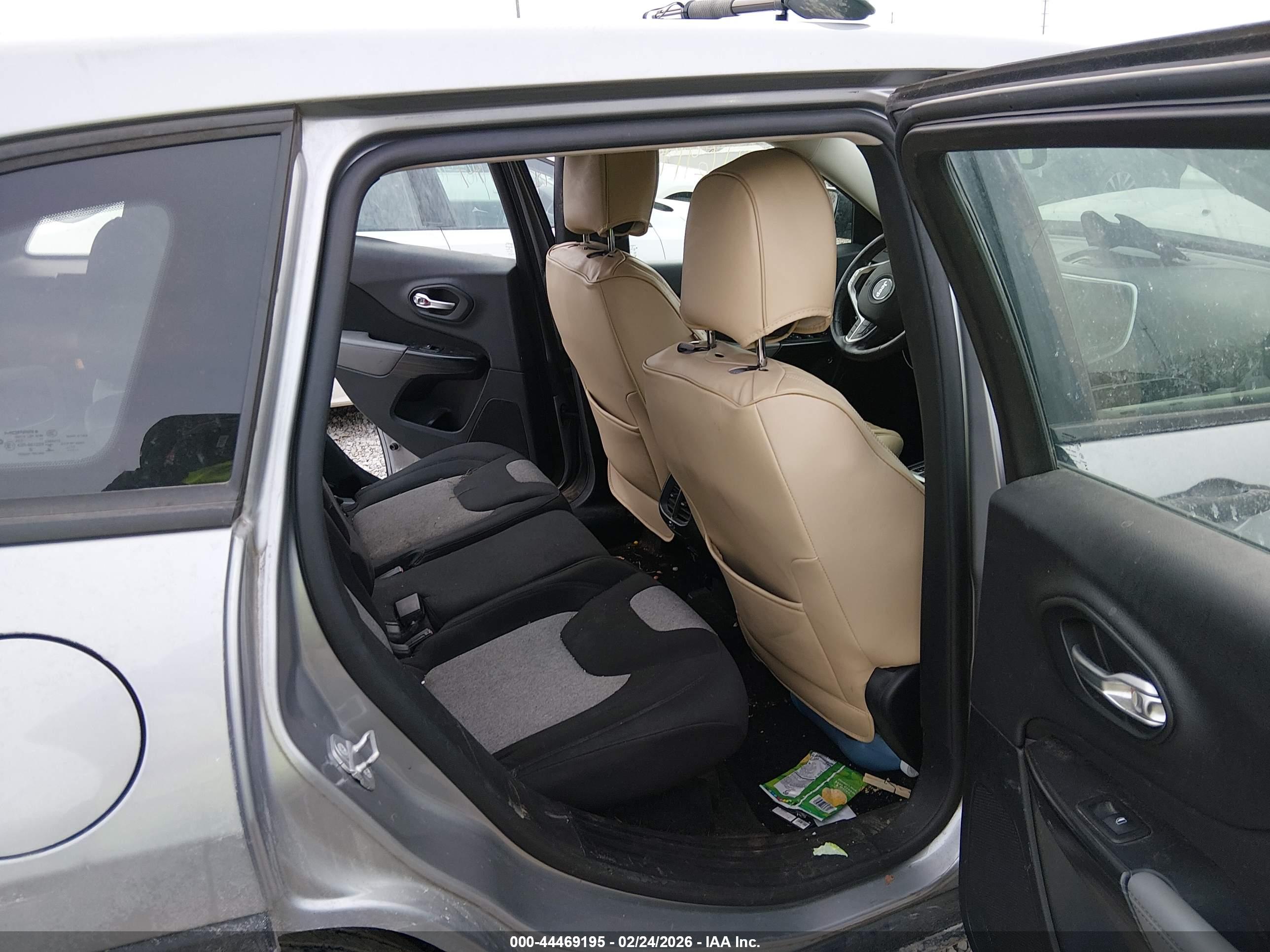 JEEP CHEROKEE image 8