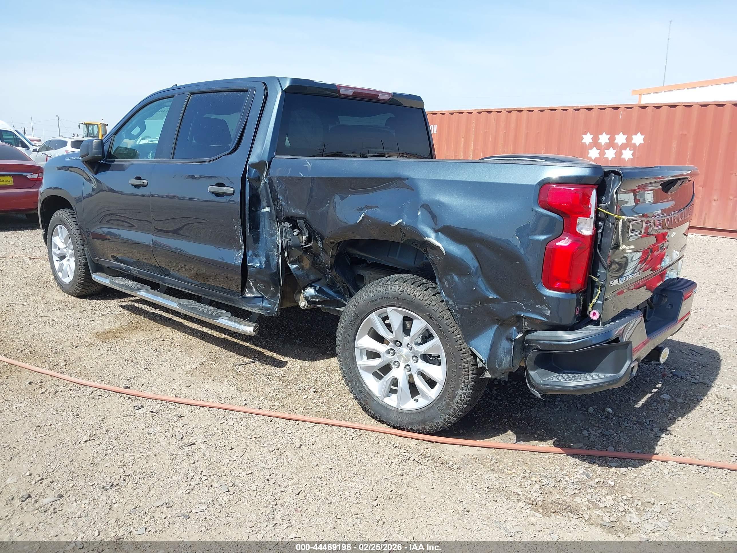 CHEVROLET SILVERADO image 3