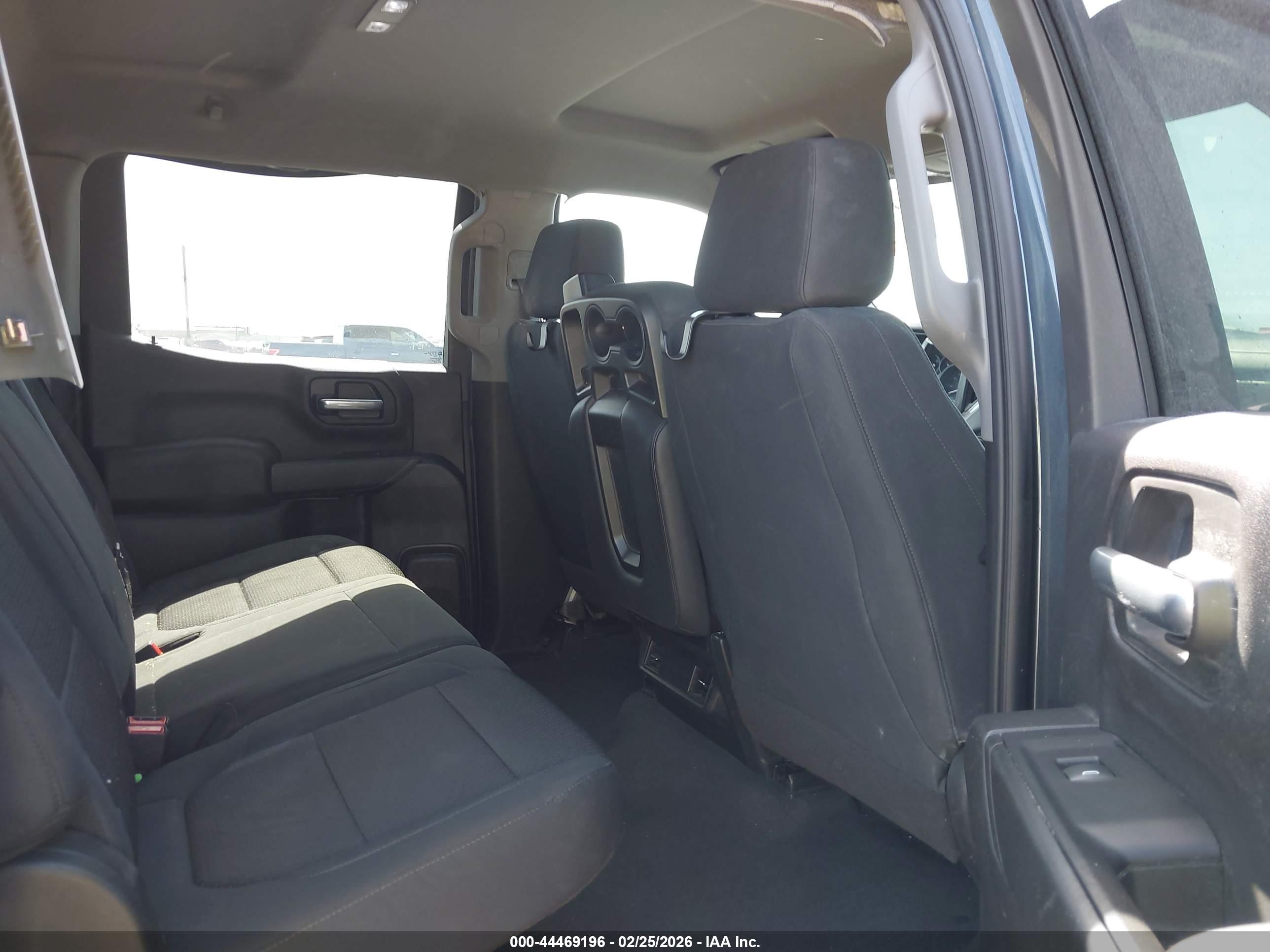CHEVROLET SILVERADO image 8
