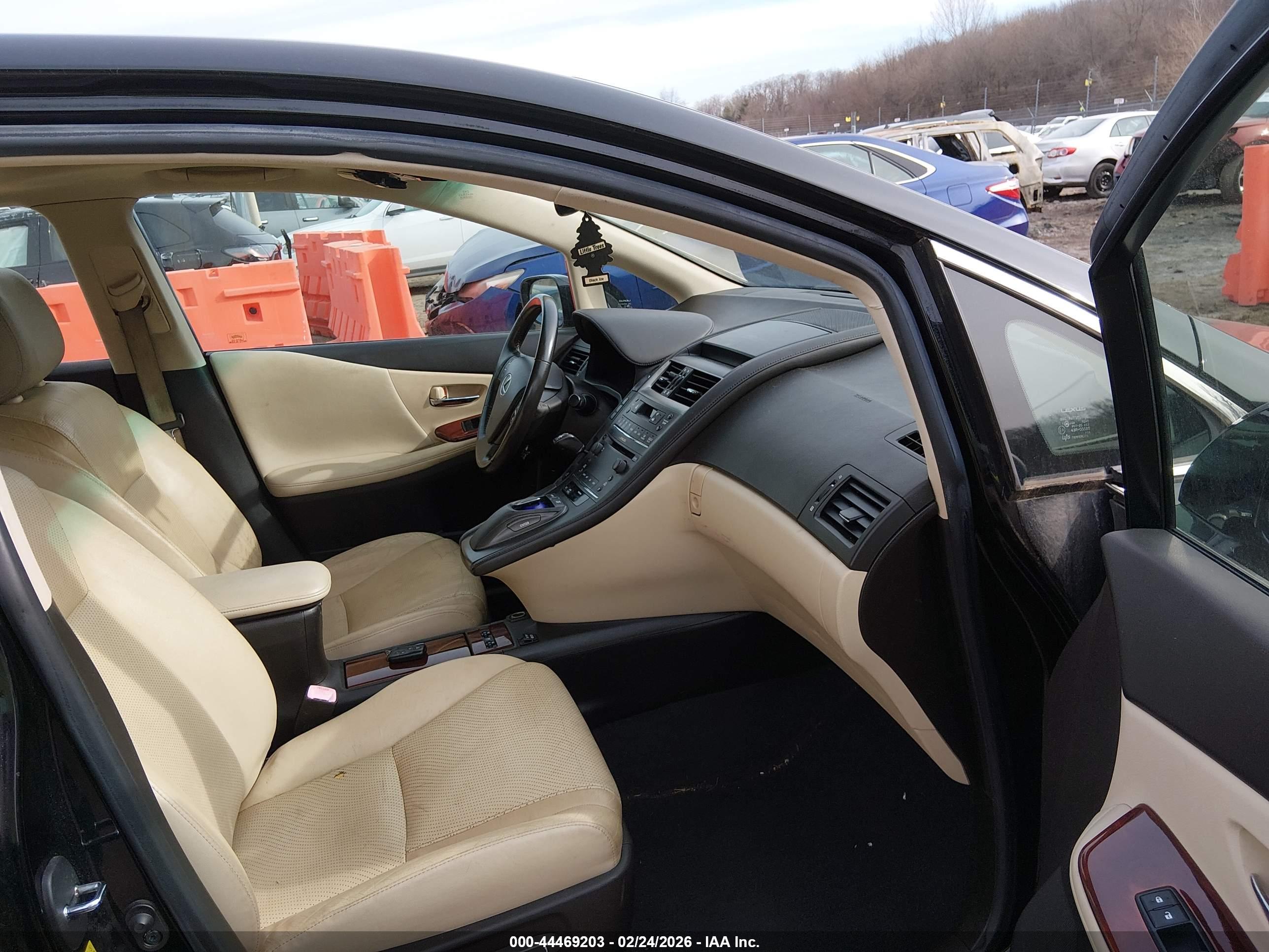 LEXUS HS image 5