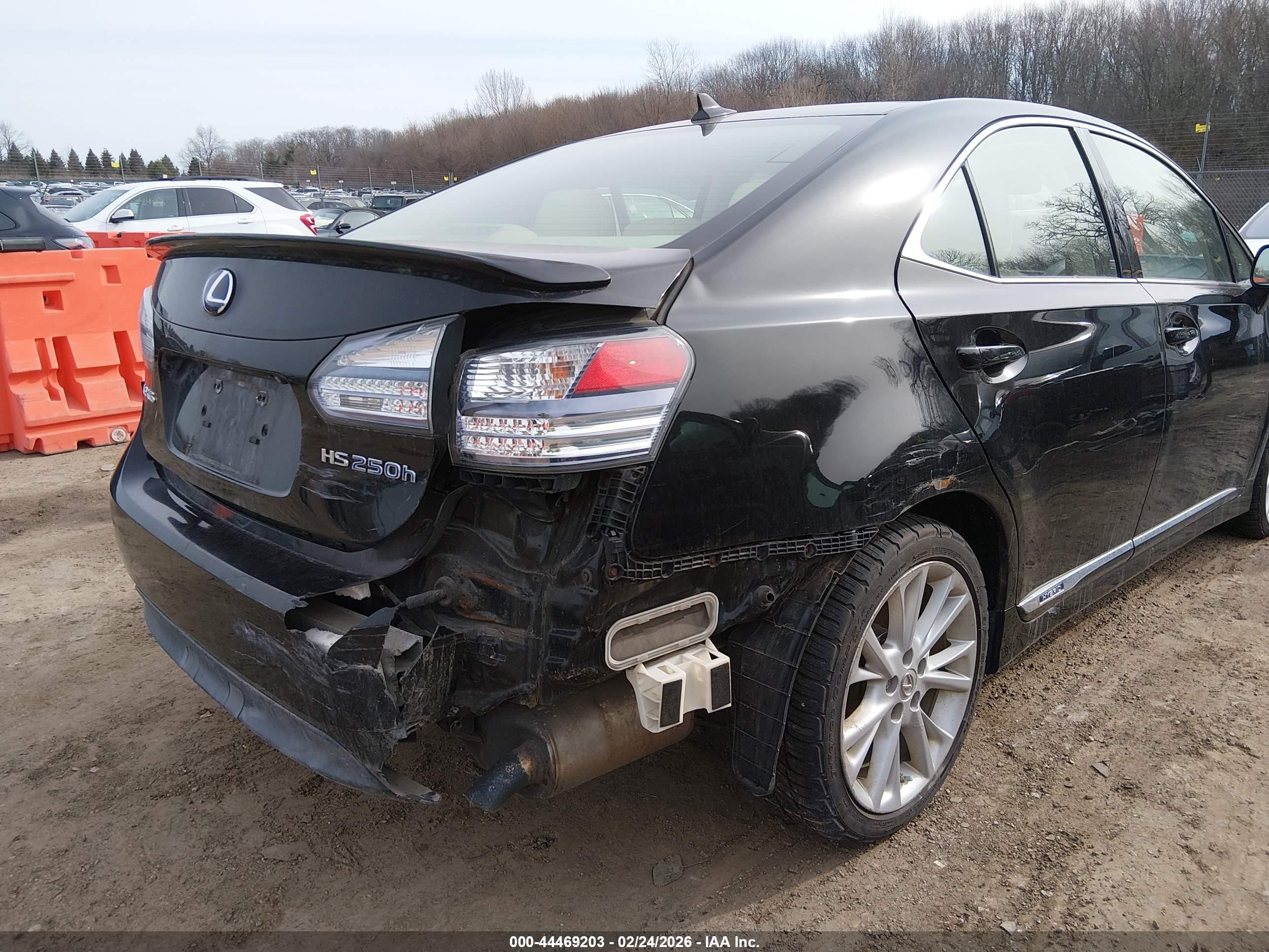 LEXUS HS image 6