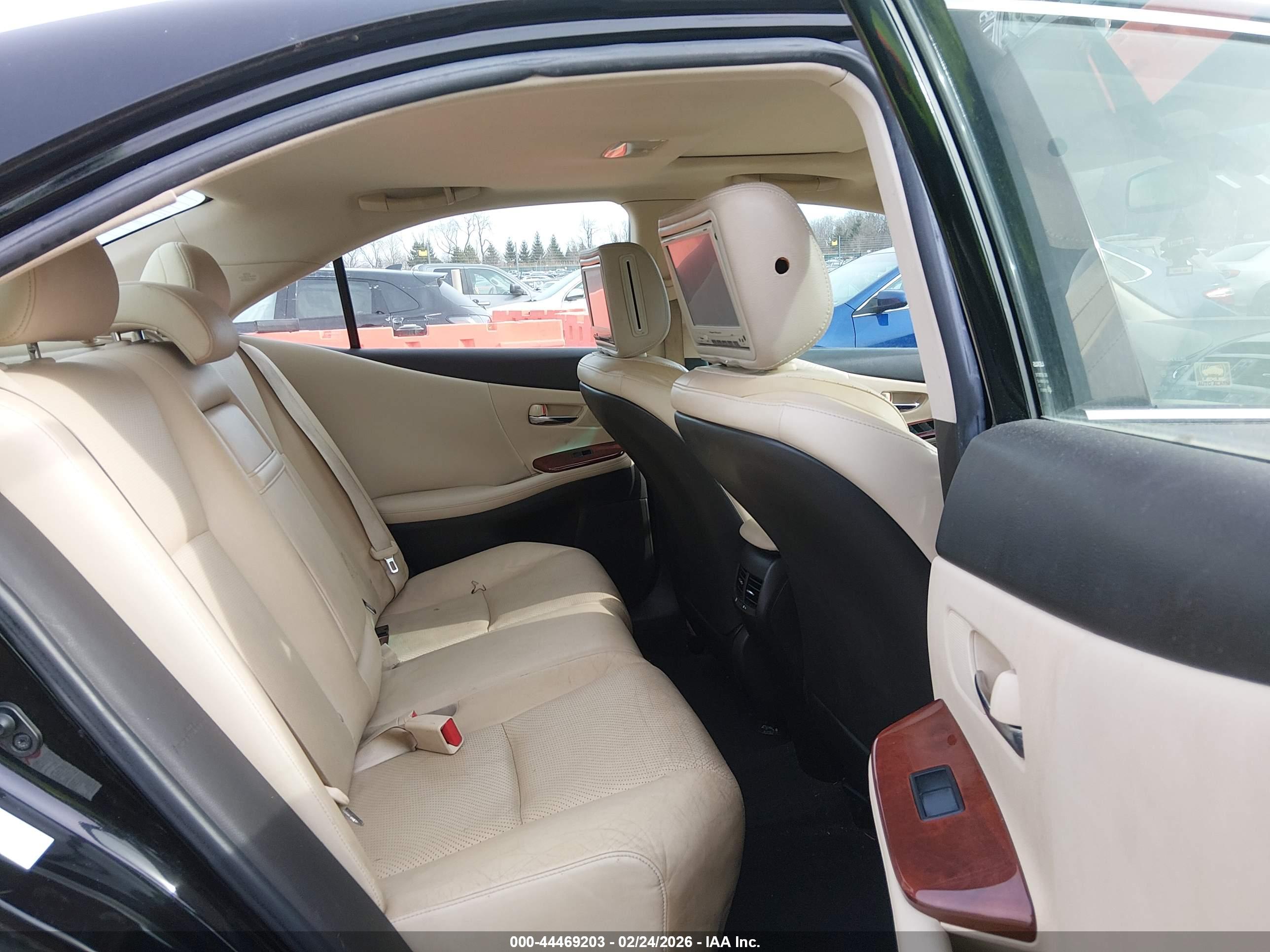 LEXUS HS image 8