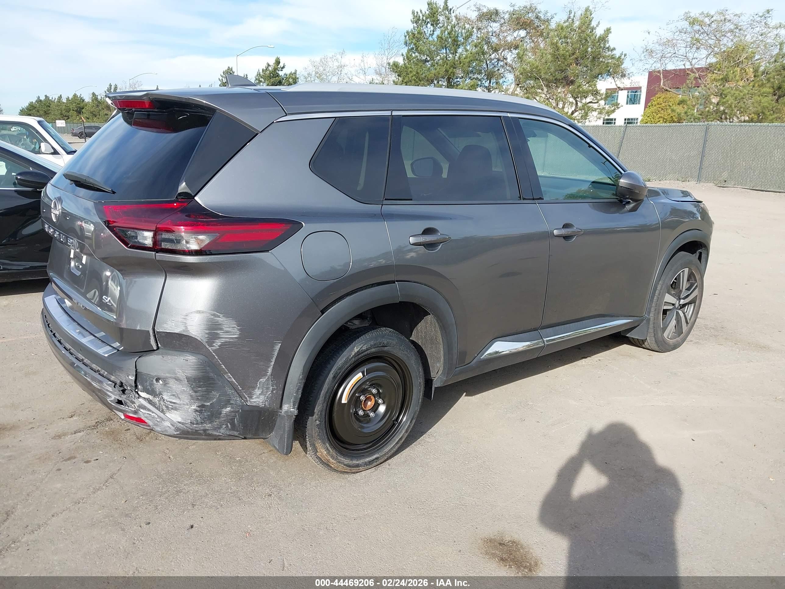 NISSAN ROGUE image 4