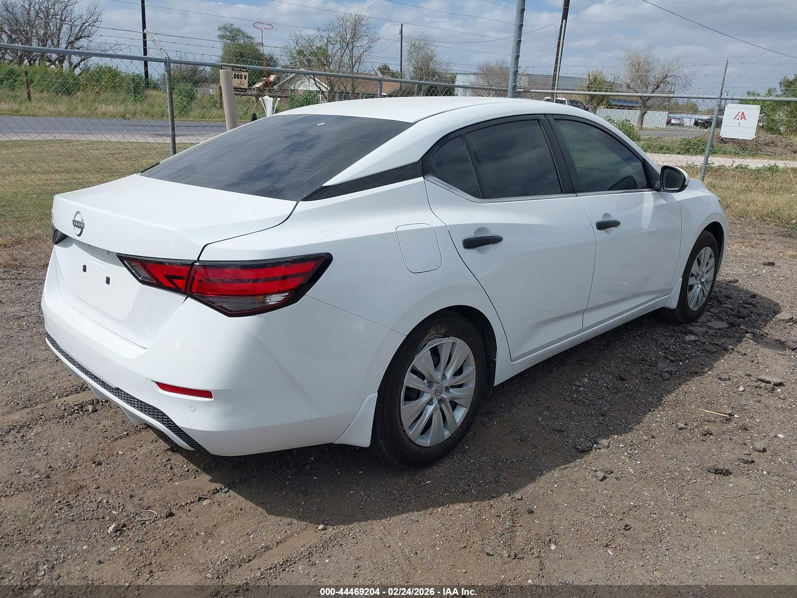NISSAN SENTRA image 4