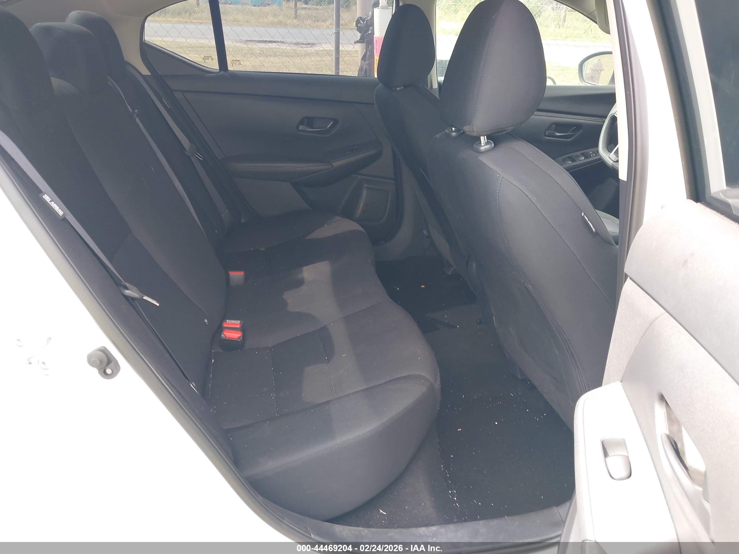 NISSAN SENTRA image 8
