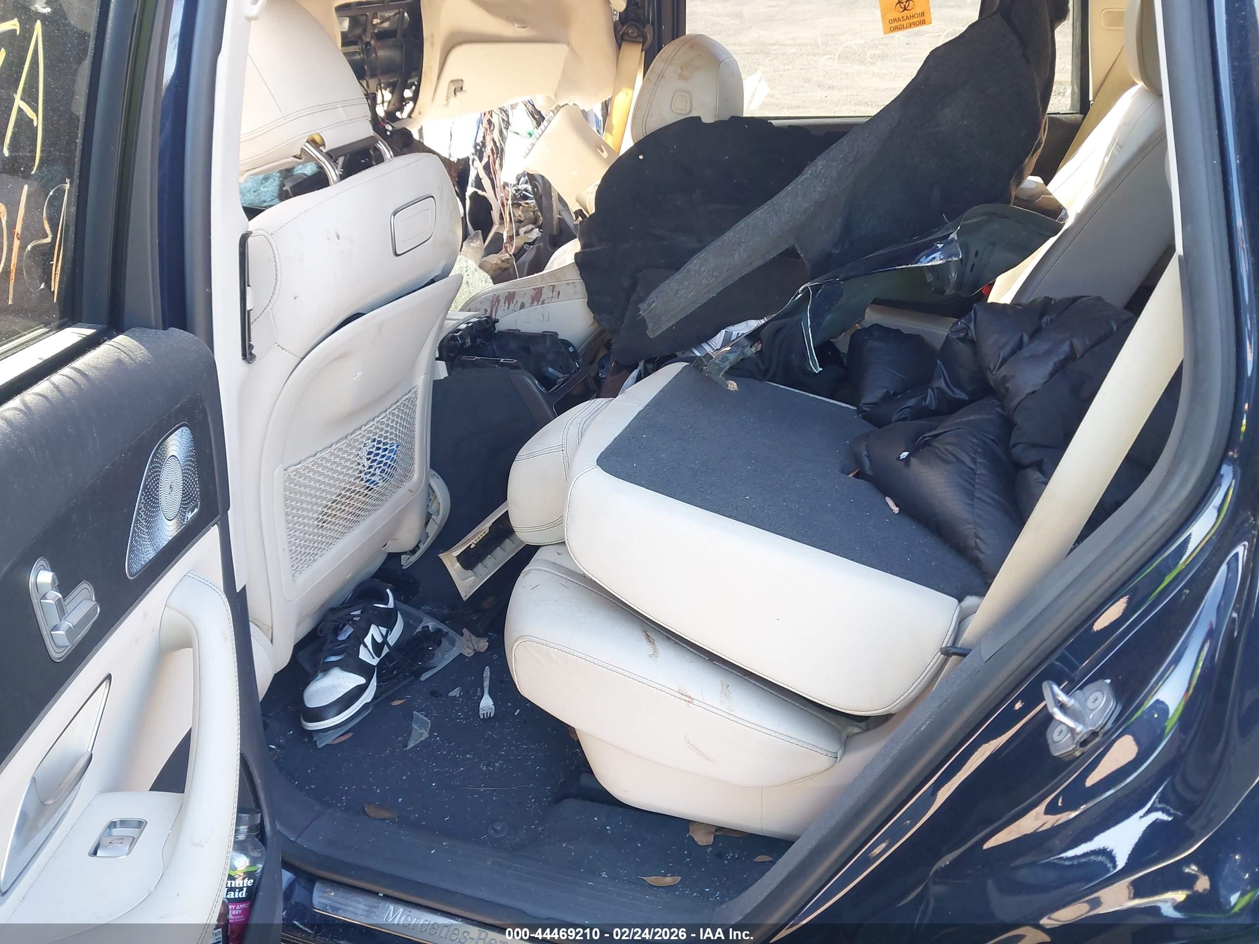 MERCEDES-BENZ GLS image 8