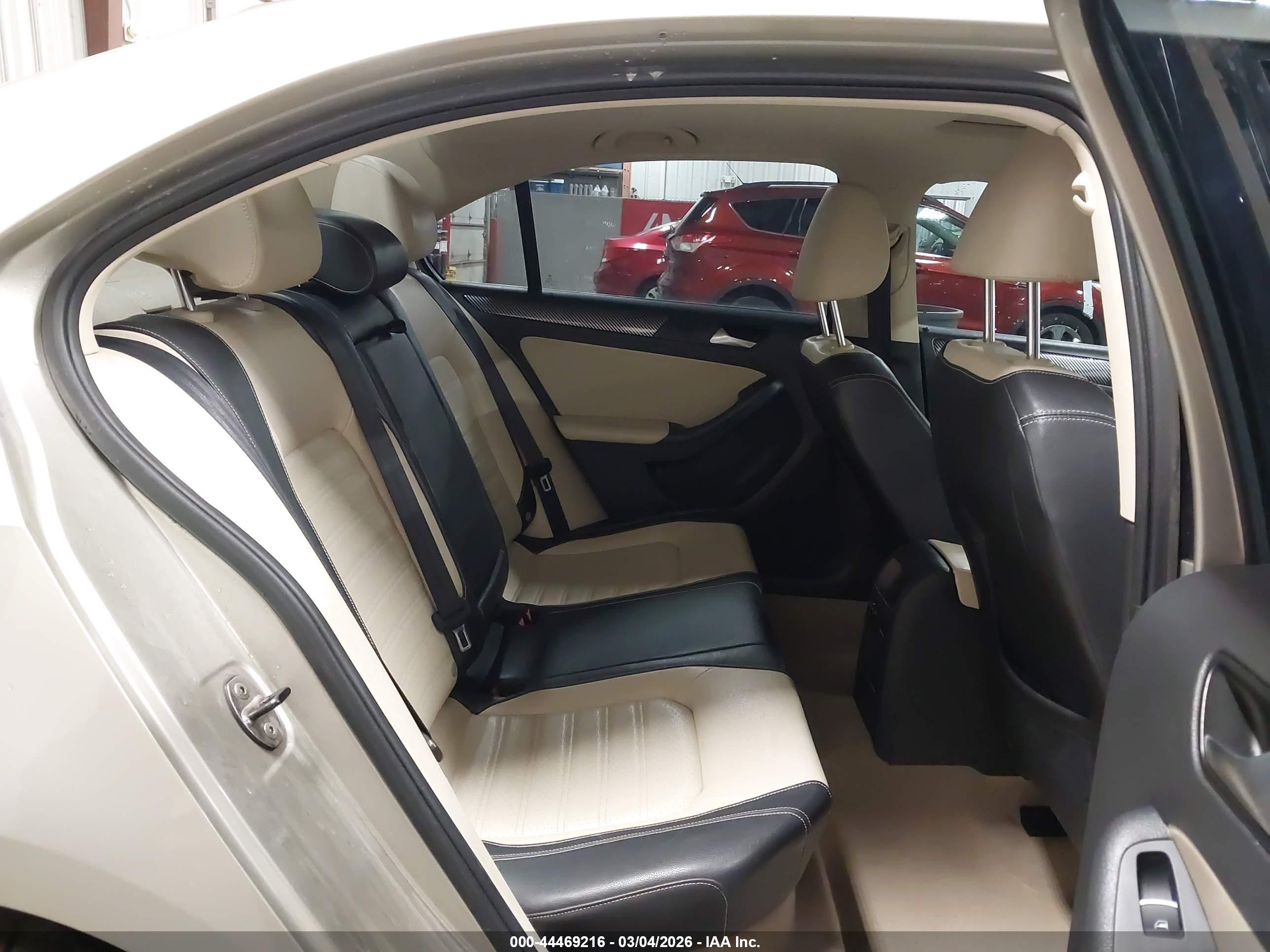 VOLKSWAGEN JETTA image 8