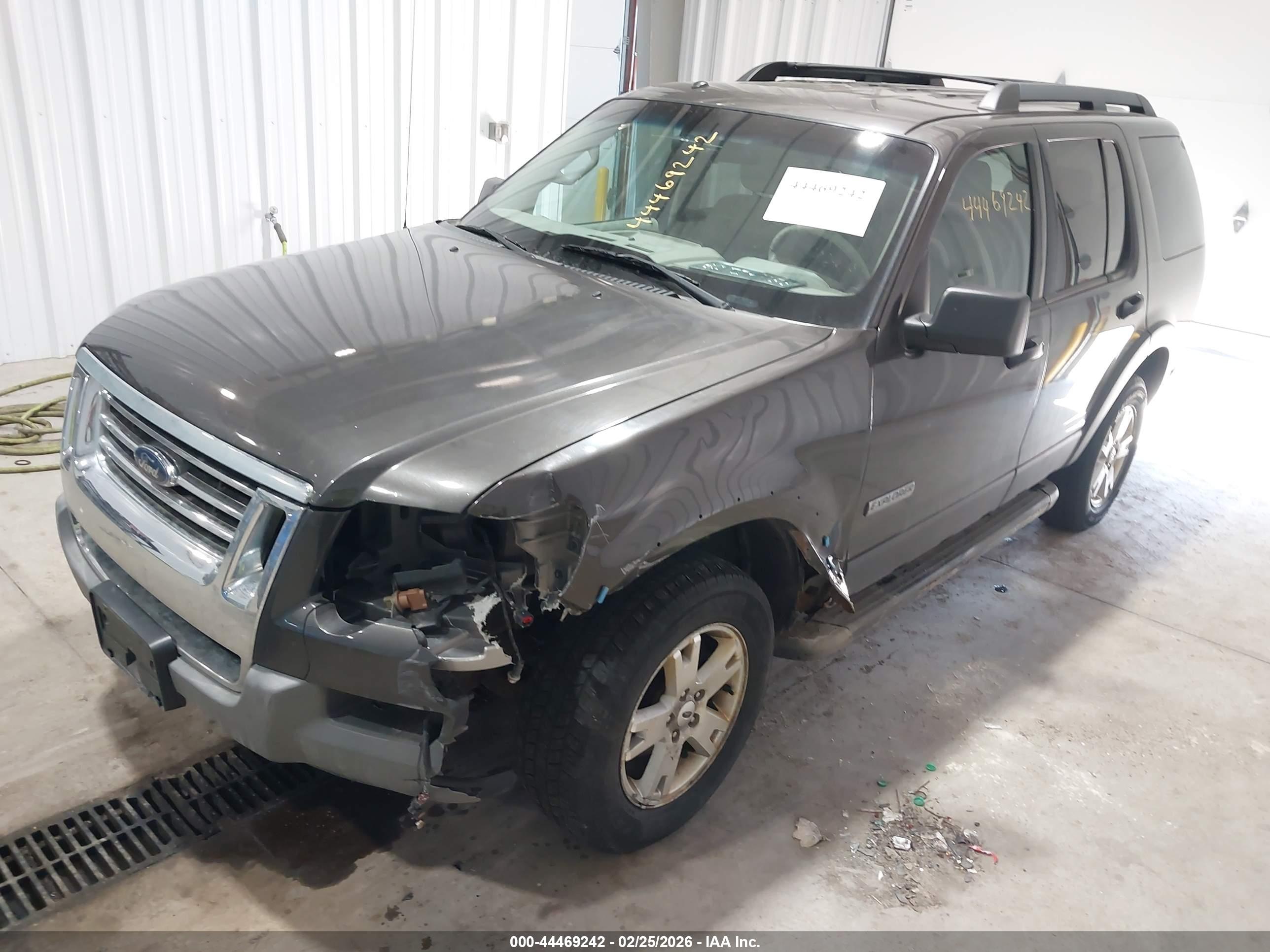 FORD EXPLORER image 2
