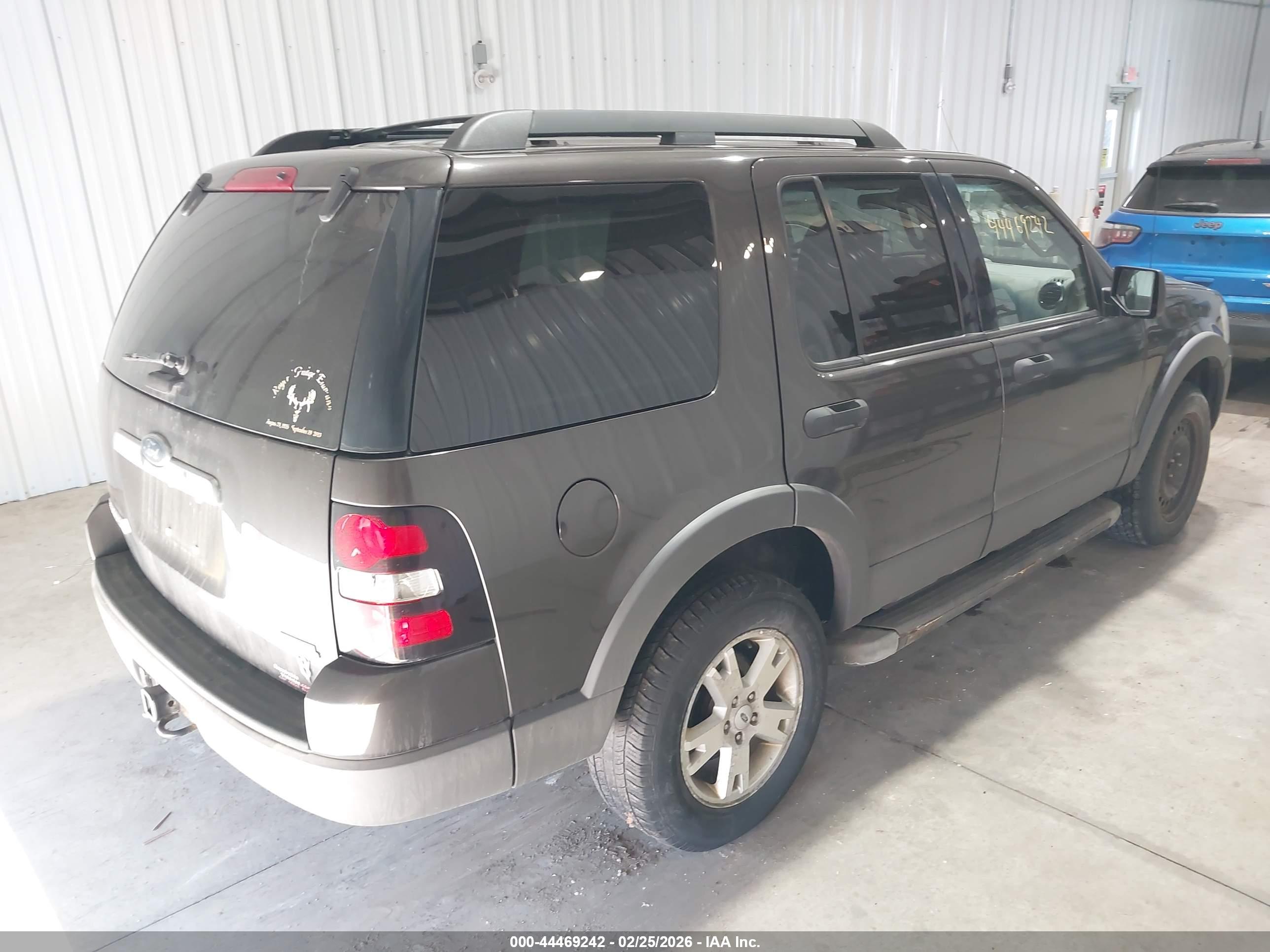 FORD EXPLORER image 4