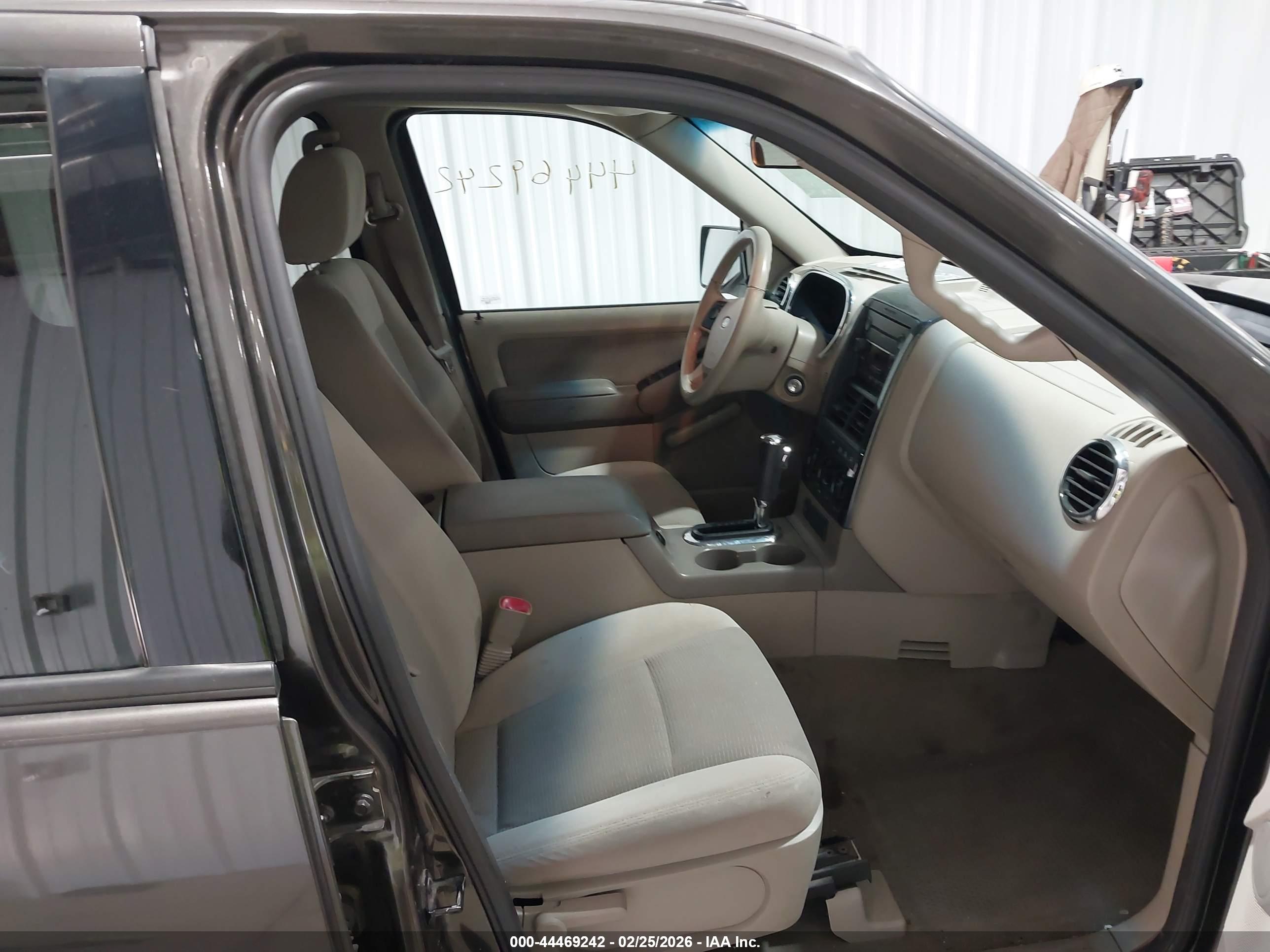 FORD EXPLORER image 5