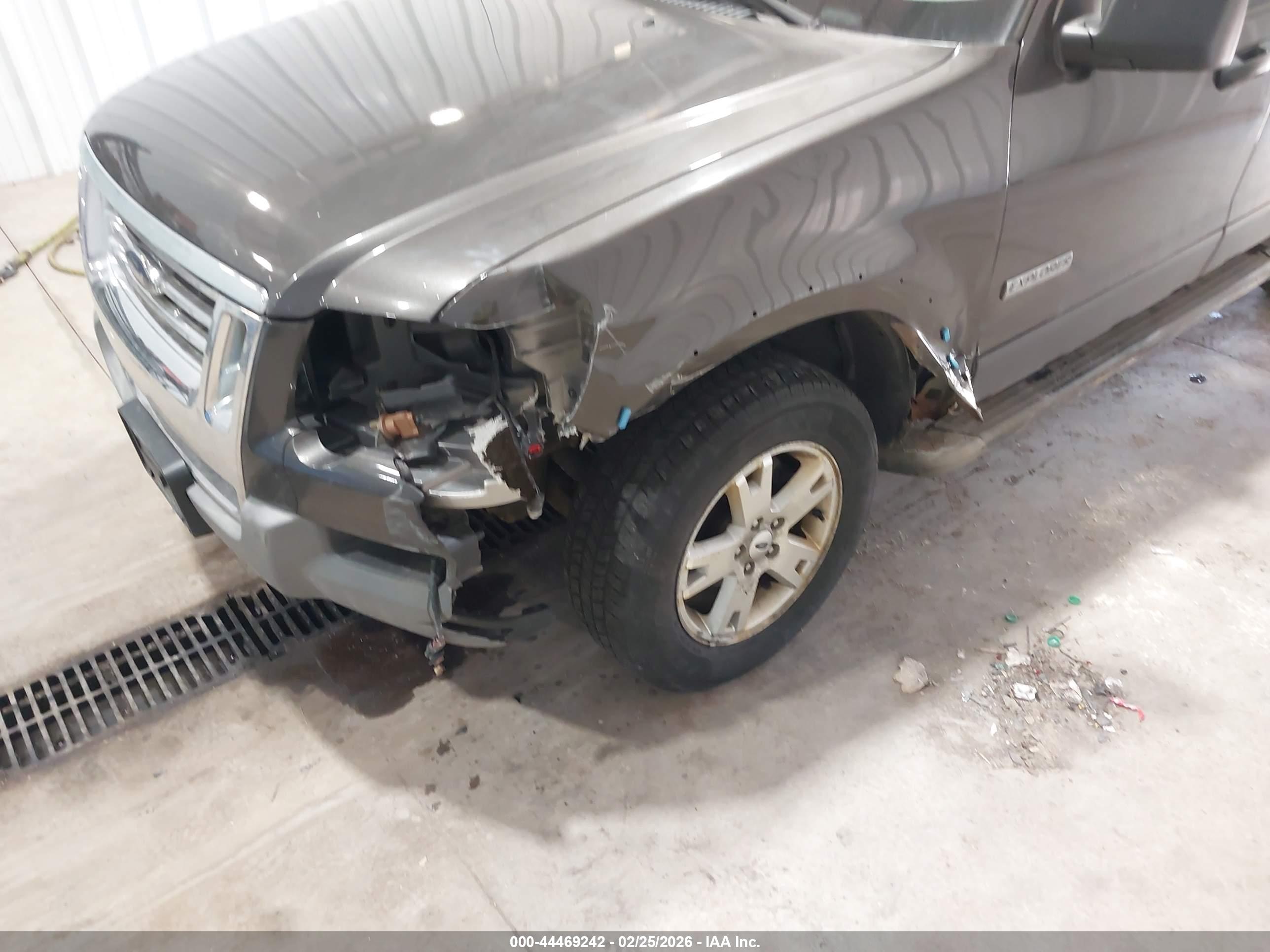 FORD EXPLORER image 6