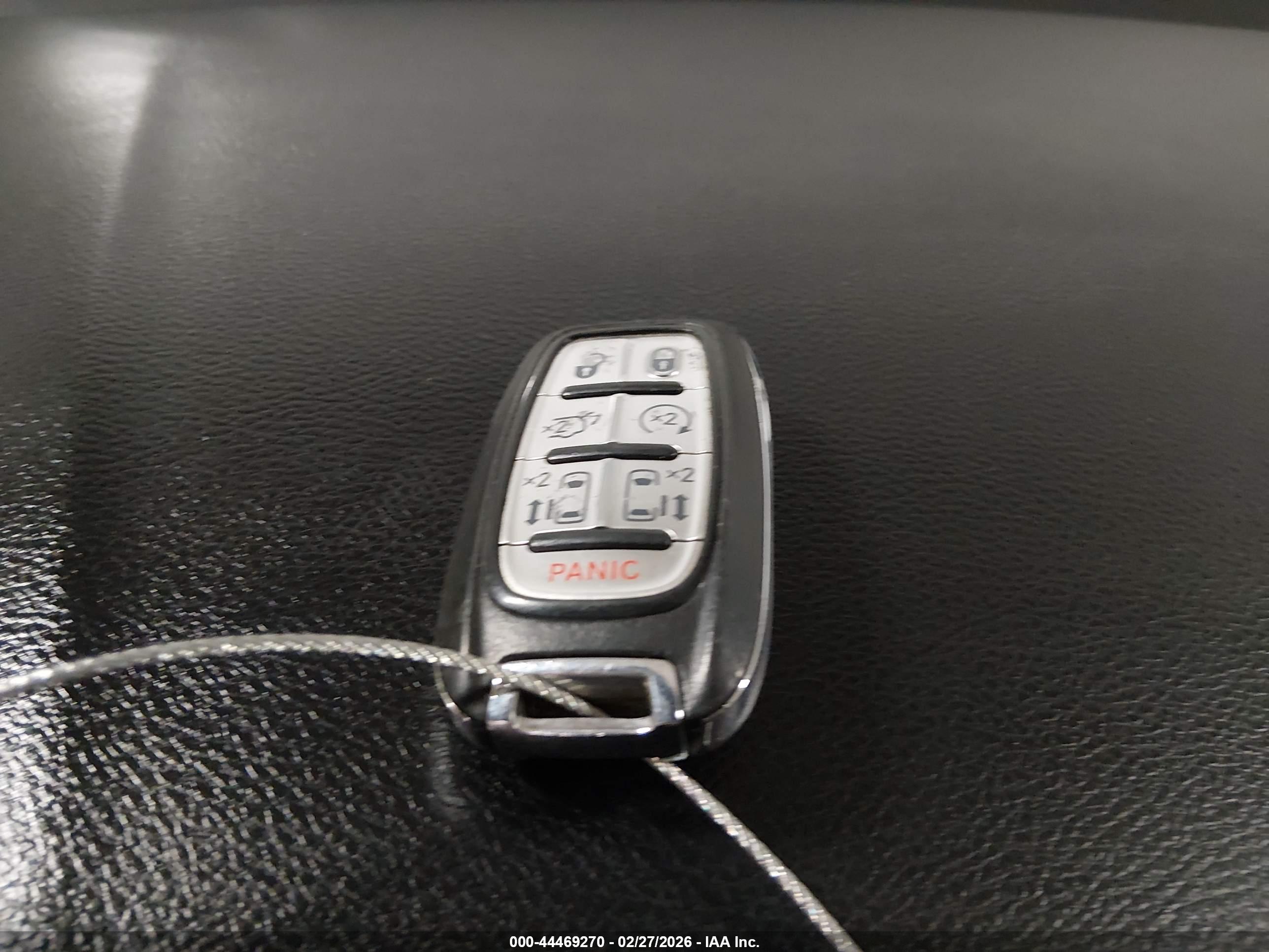 CHRYSLER VOYAGER image 11