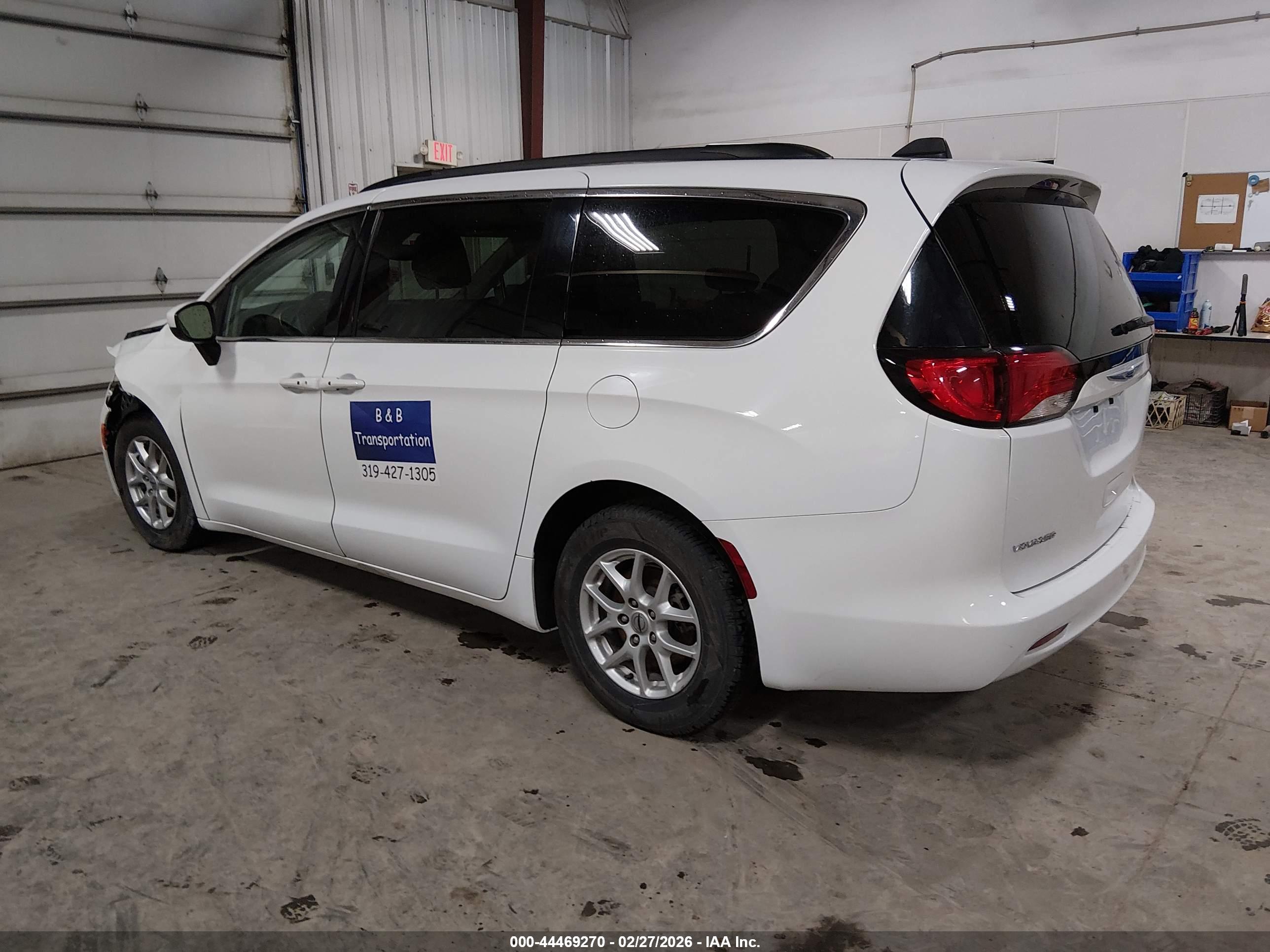 CHRYSLER VOYAGER image 3