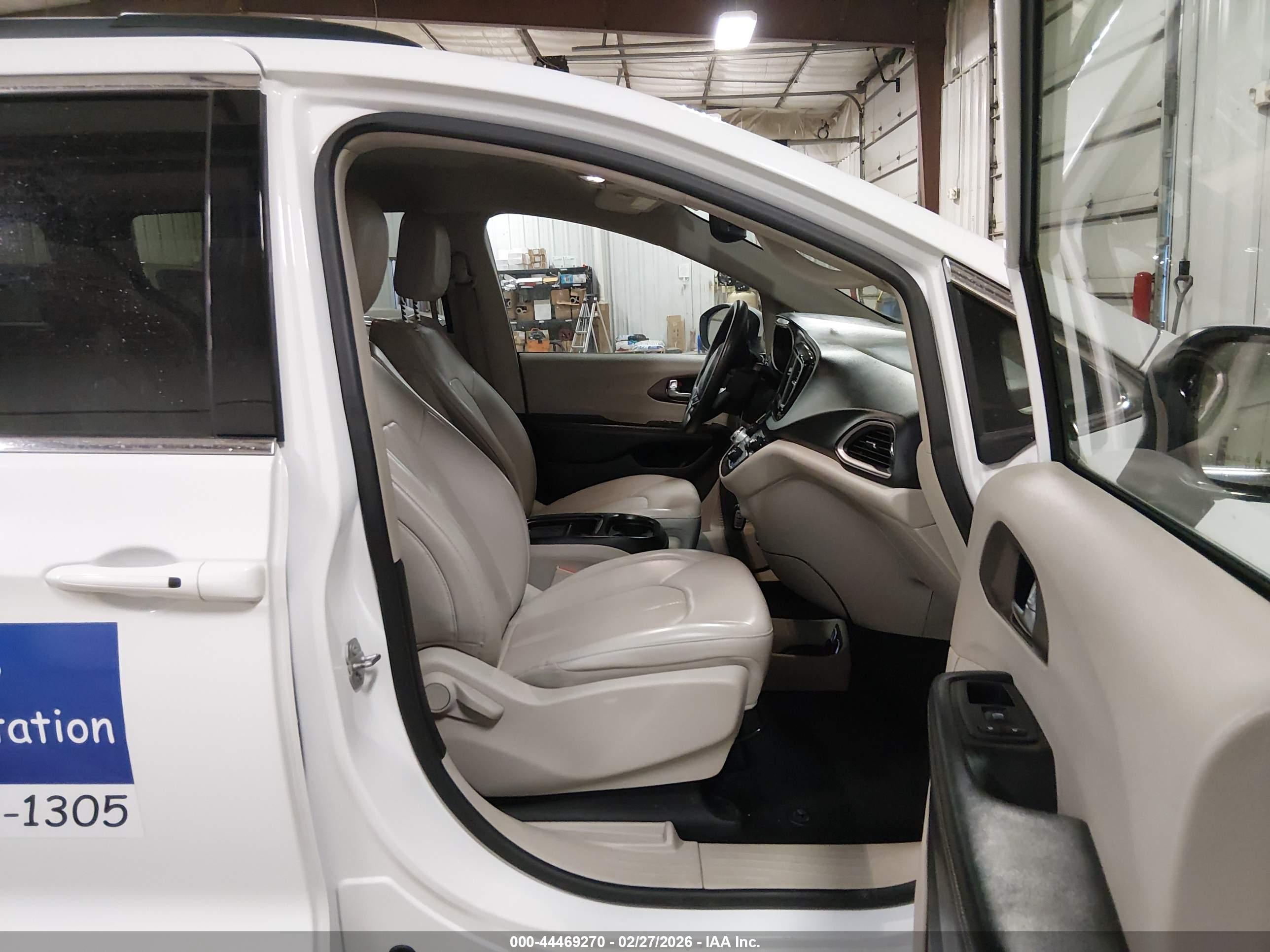 CHRYSLER VOYAGER image 5