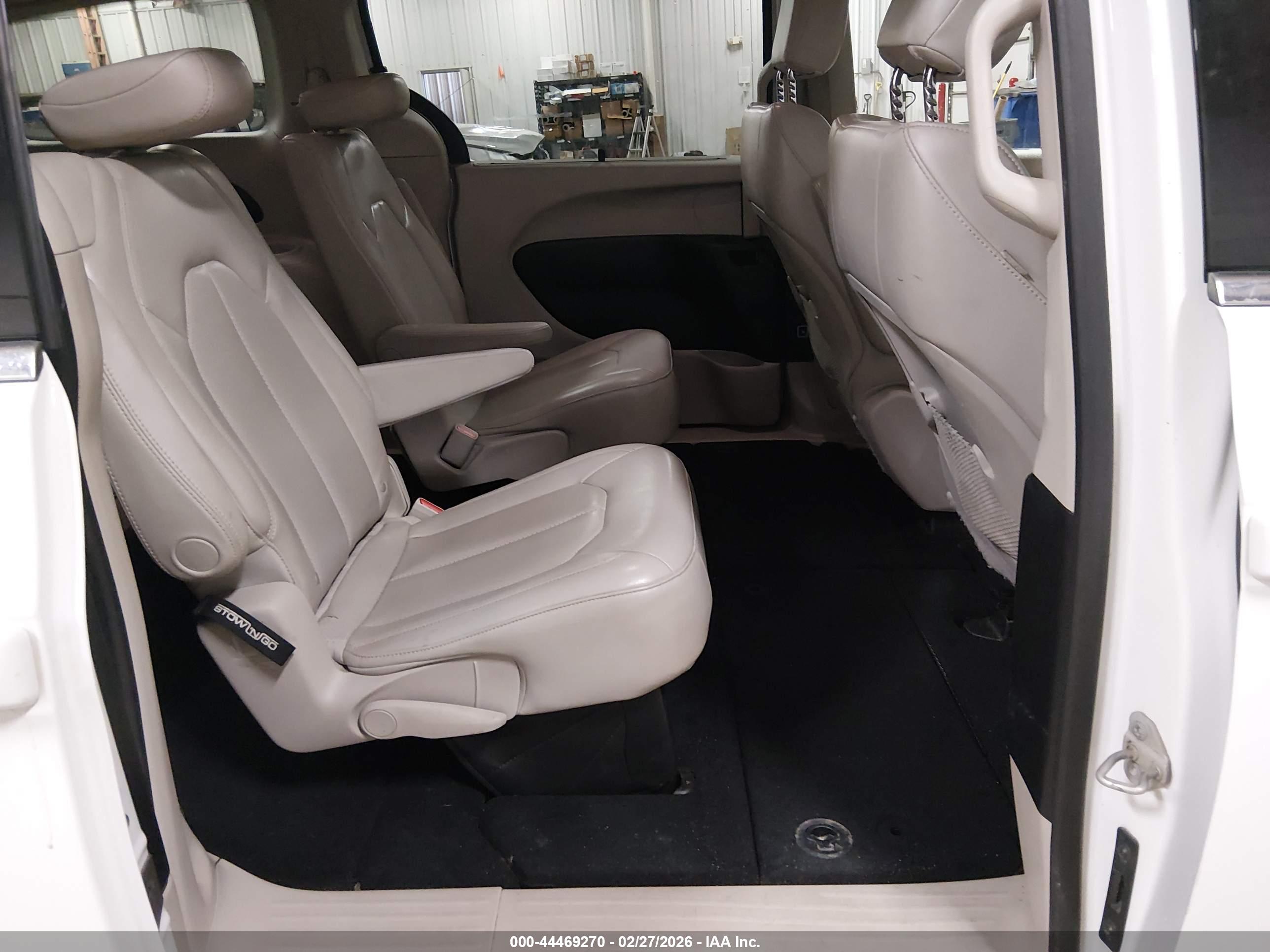CHRYSLER VOYAGER image 8