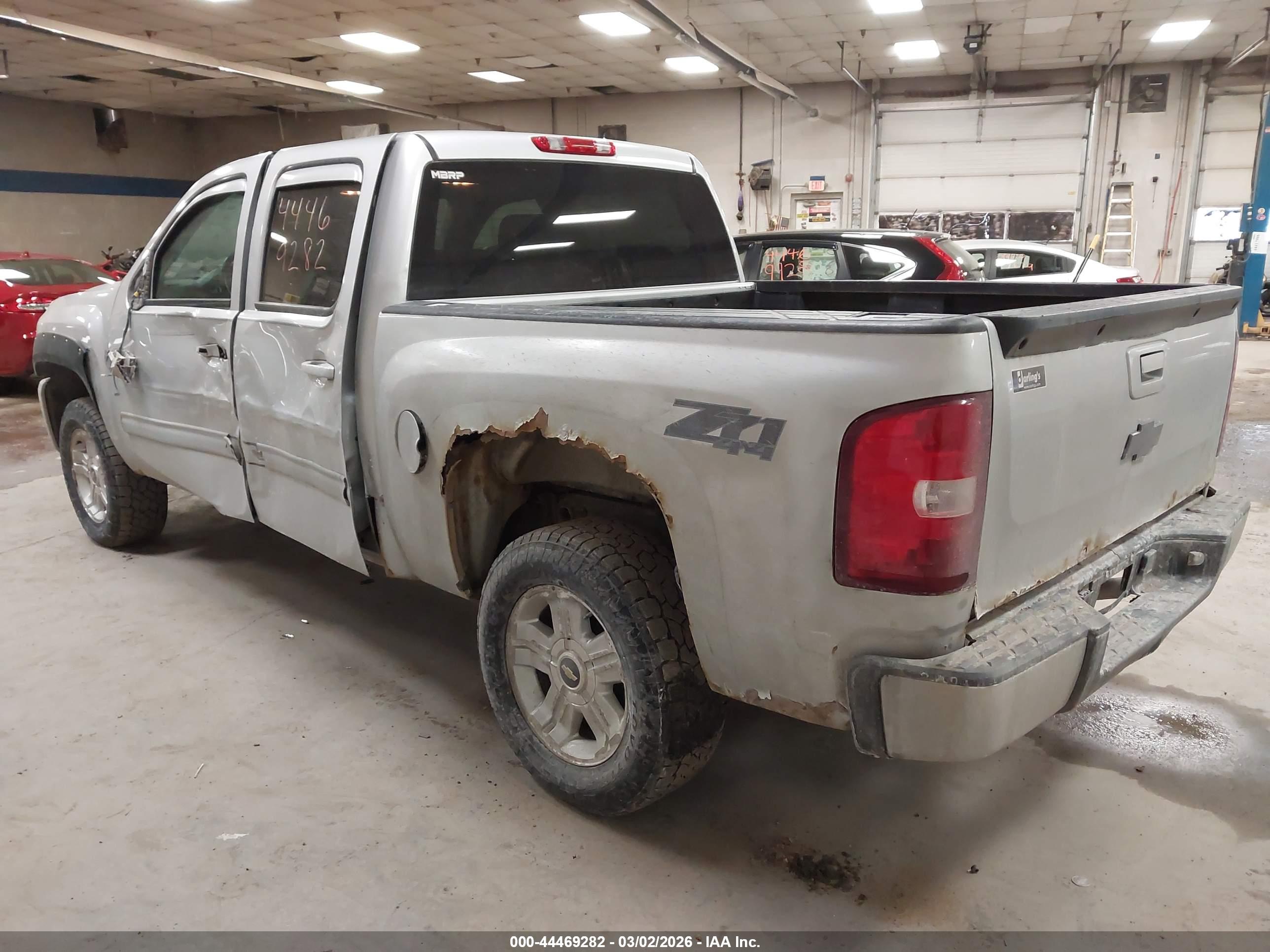 CHEVROLET SILVERADO image 3