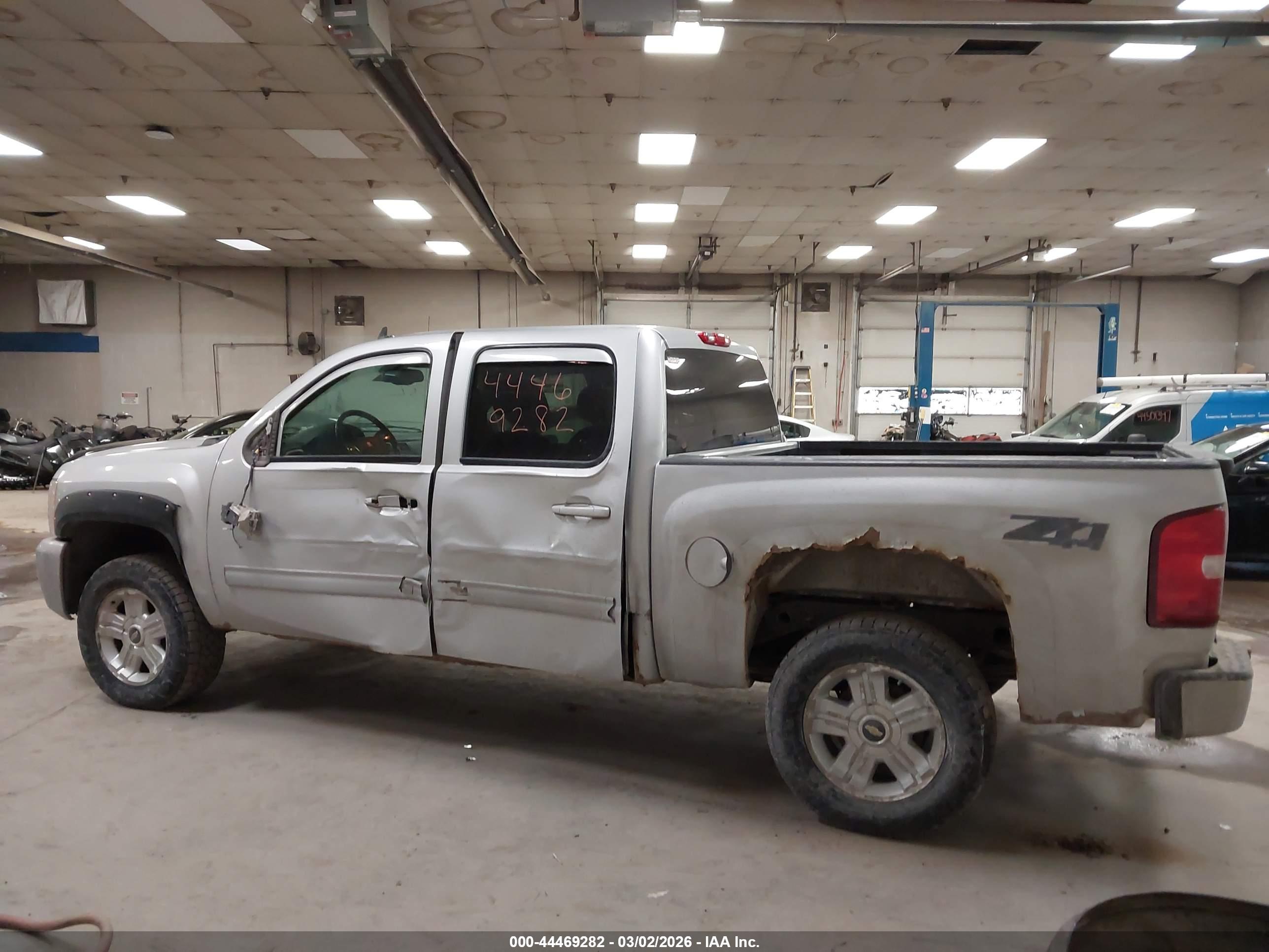 CHEVROLET SILVERADO image 6