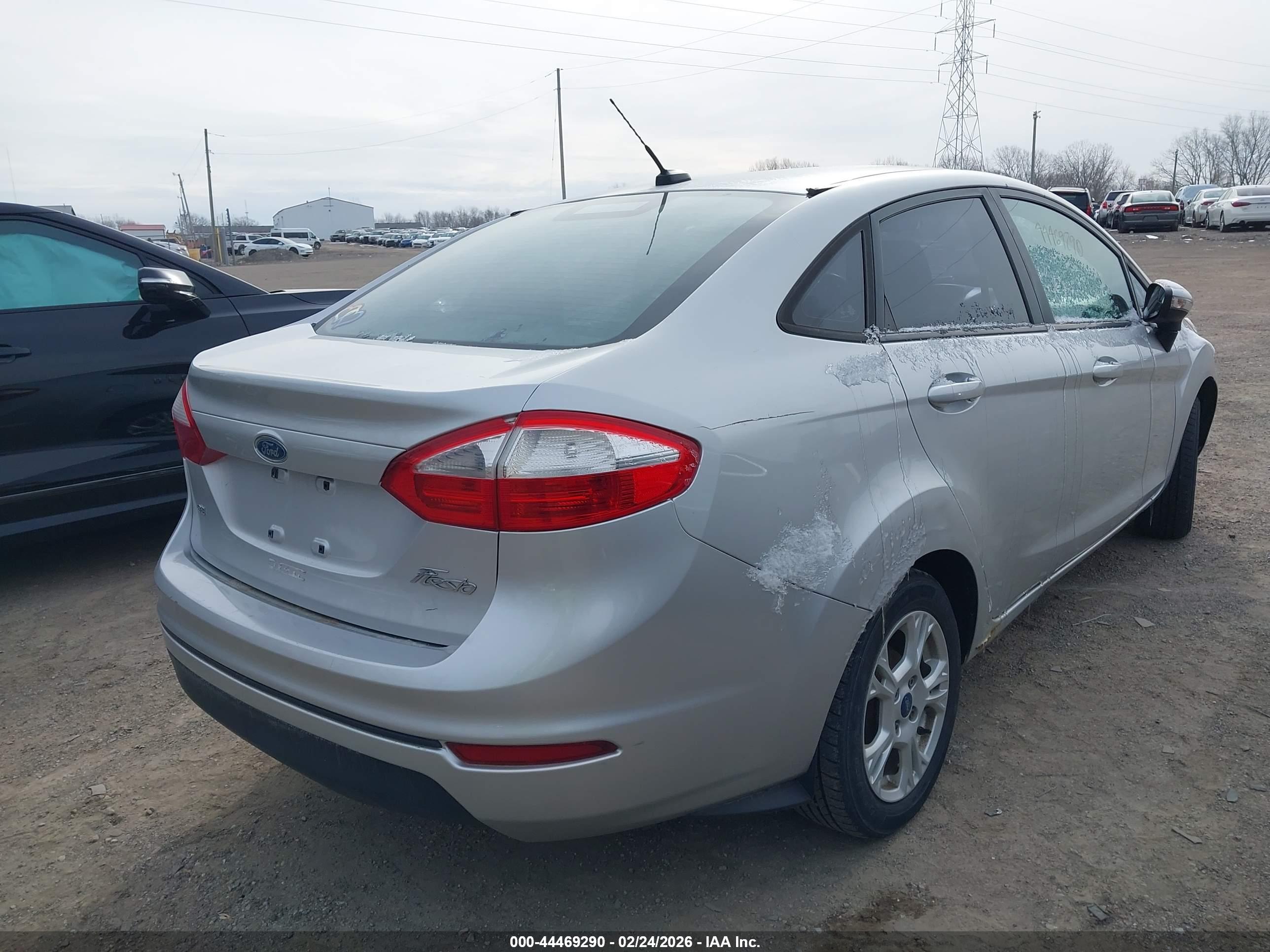 FORD FIESTA image 6