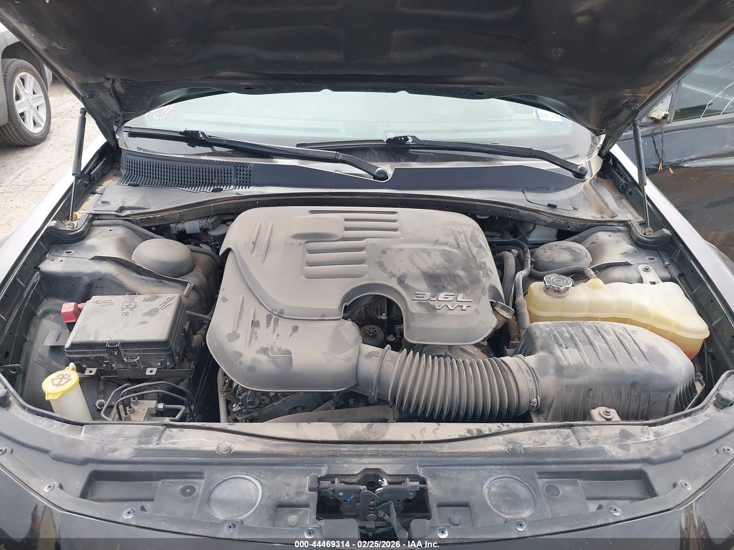 CHRYSLER 300 image 10