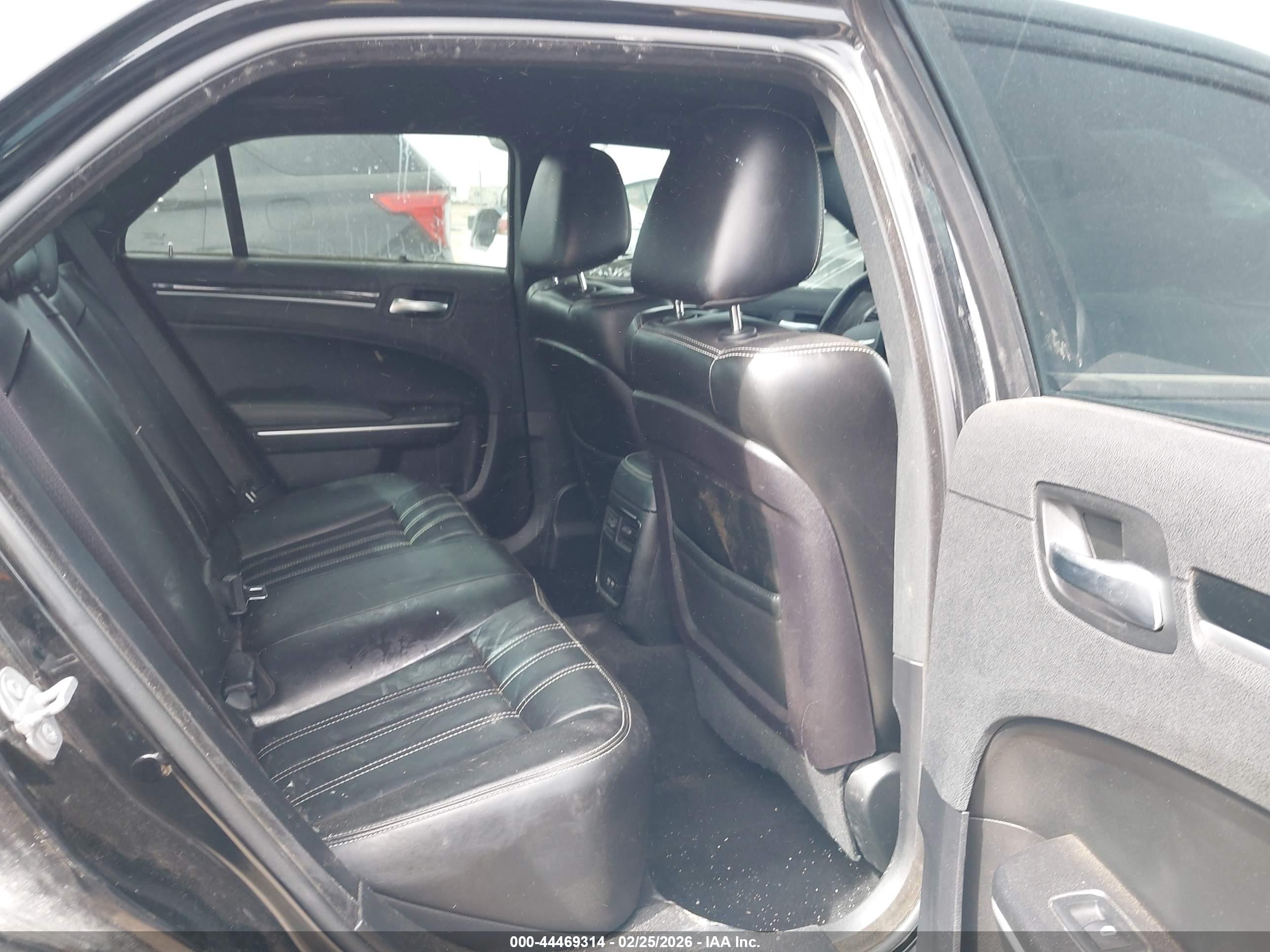 CHRYSLER 300 image 8